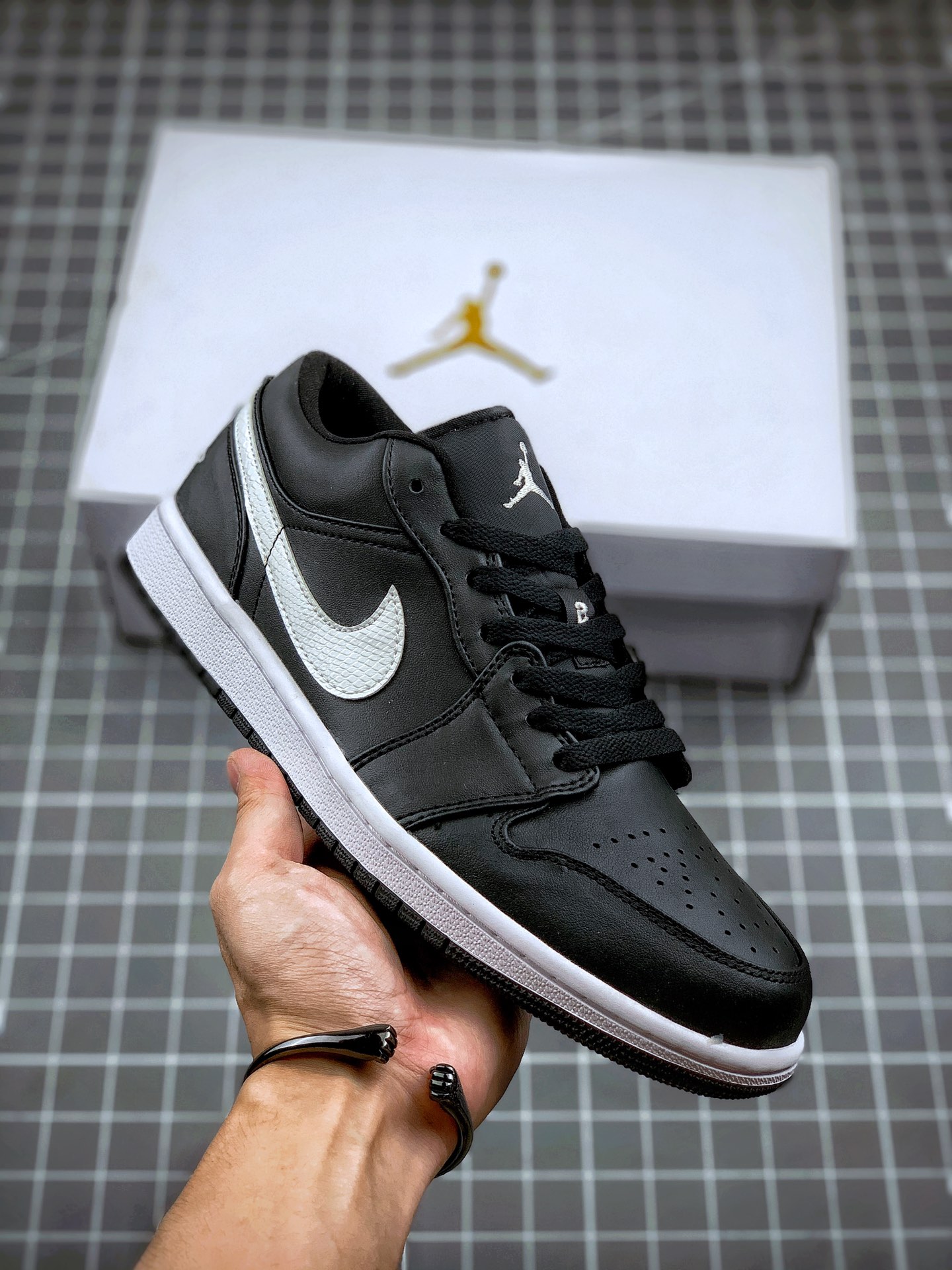 200Air Jordan 1 Low 经典黑白 AJ1乔1低帮休闲板鞋 同步官方配色 AO9944-001