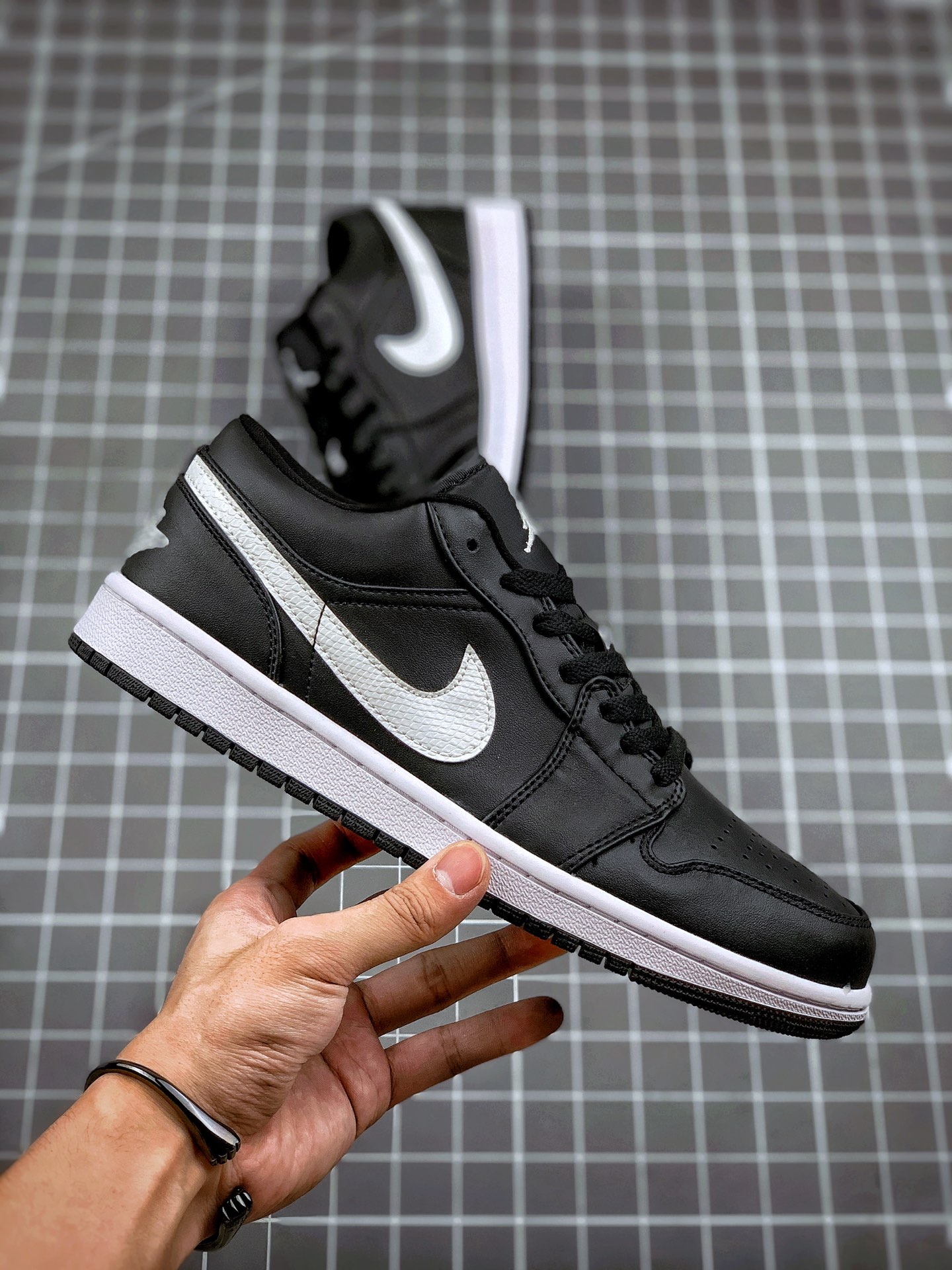 200Air Jordan 1 Low 经典黑白 AJ1乔1低帮休闲板鞋 同步官方配色 AO9944-001