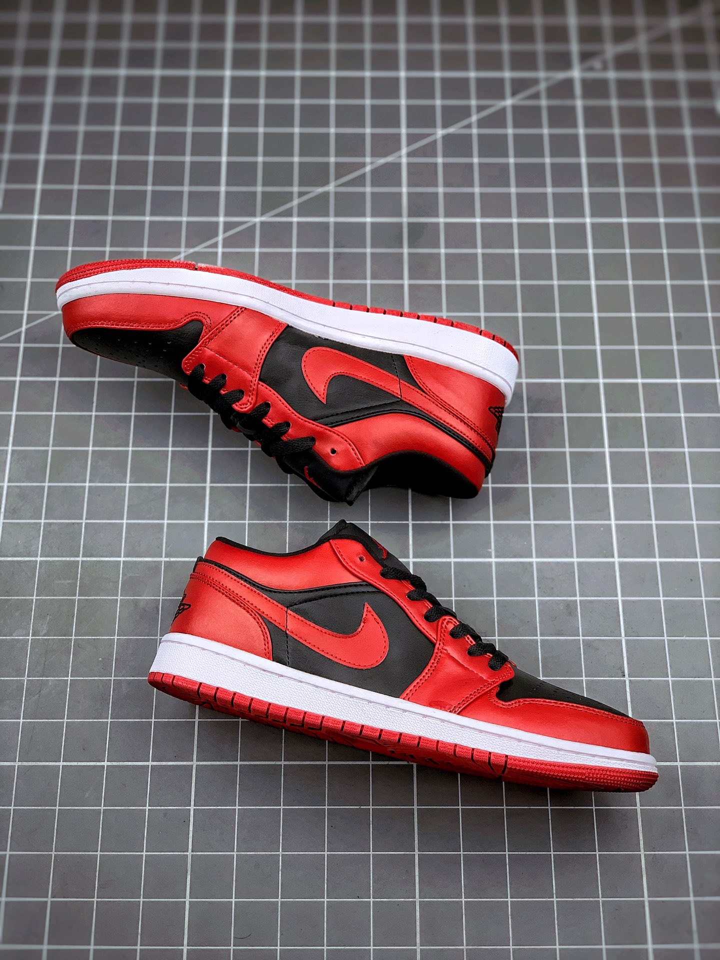 200  Air Jordan 1 Low 黑红反转 AJ1乔1低帮休闲板鞋 553558-606