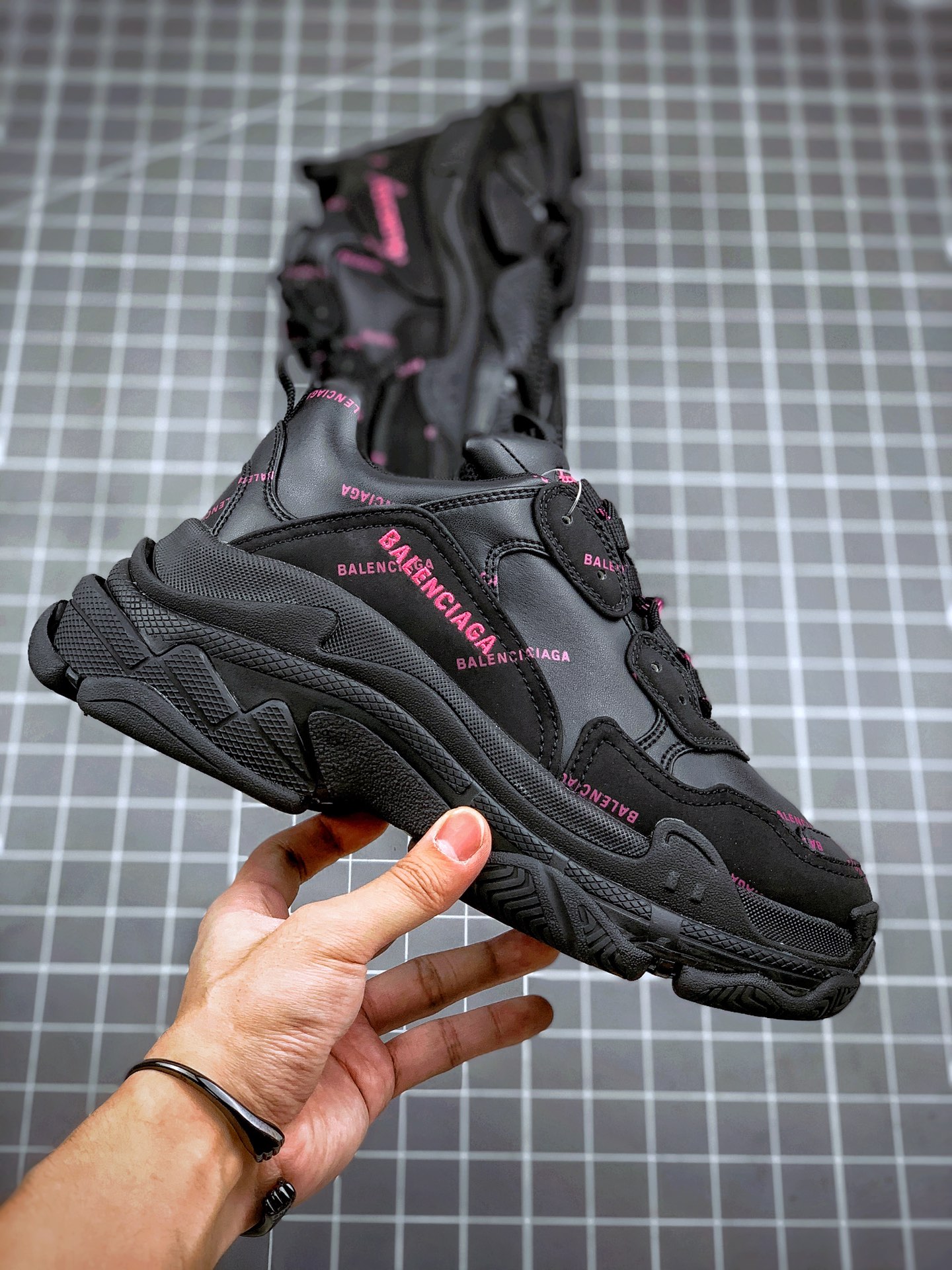 380 Balenciaga Triple S 黑粉弹幕 巴黎世家 19官方发售版本