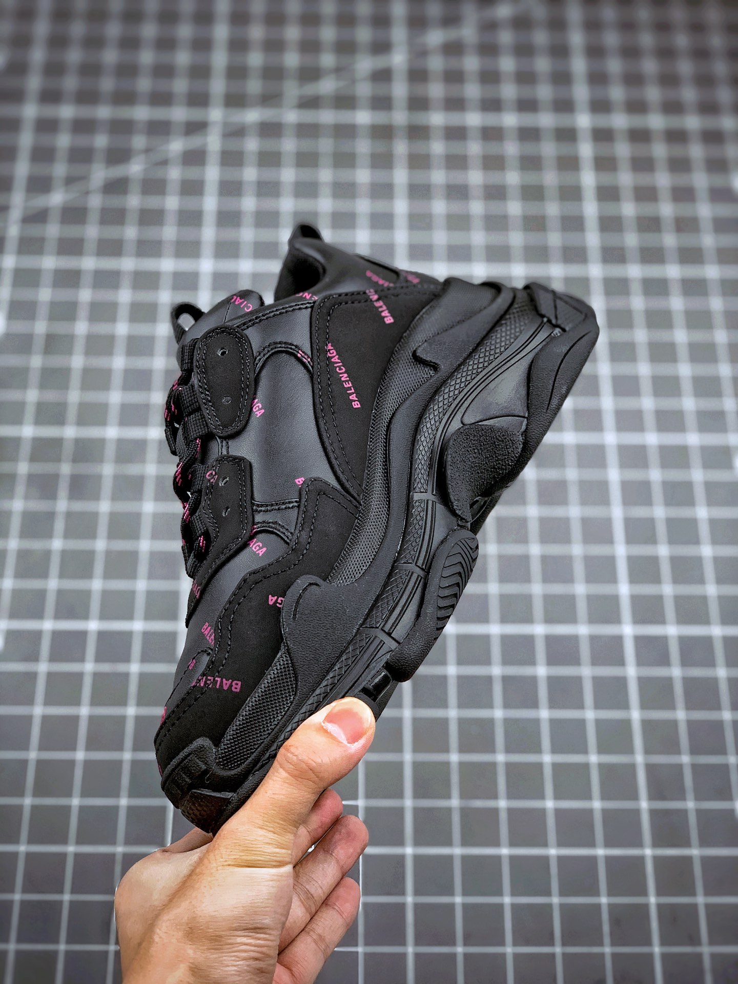 380 Balenciaga Triple S 黑粉弹幕 巴黎世家 19官方发售版本