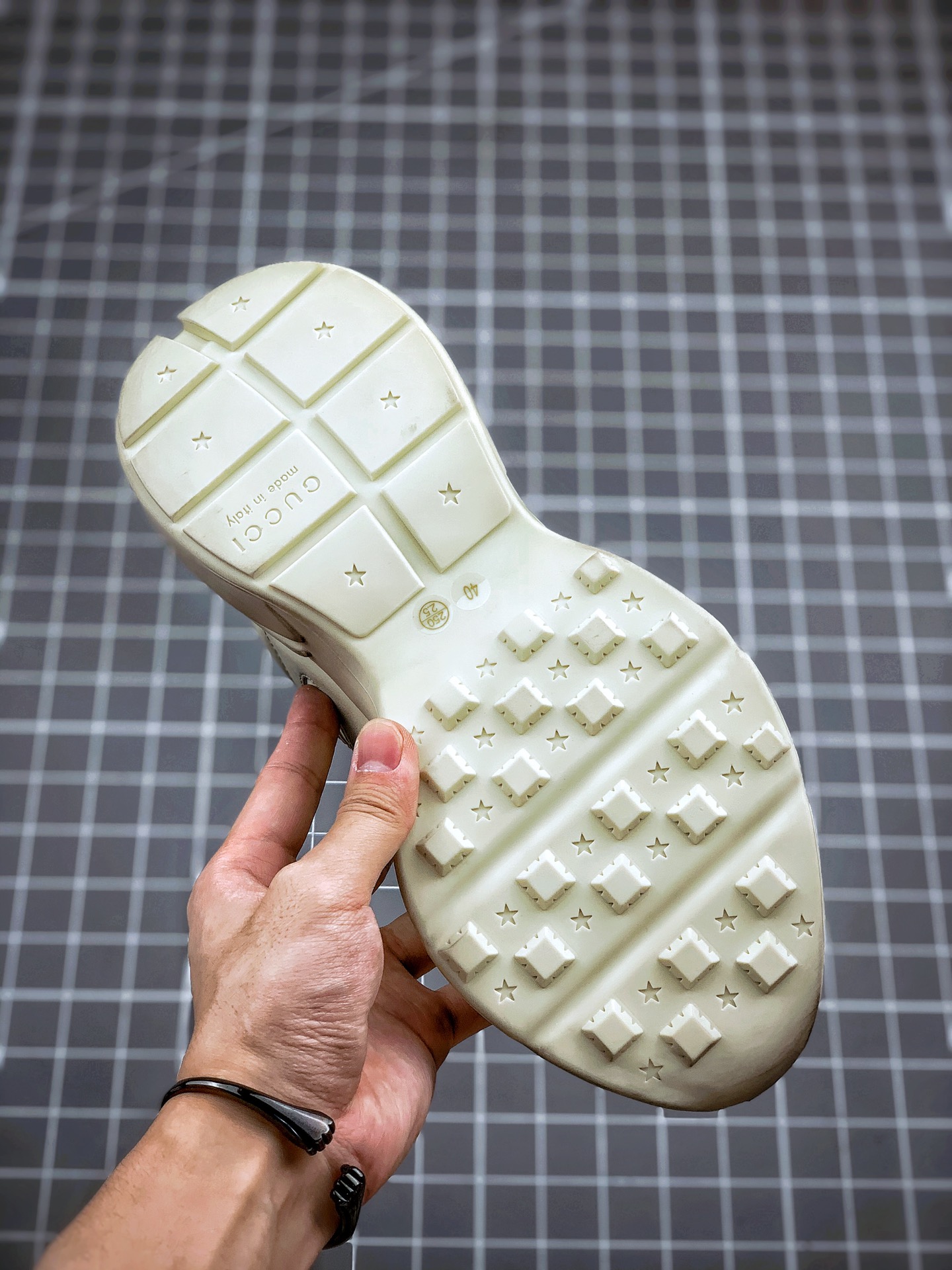 560 市售最强代购版本  全网首发 Gucci Rhyton Vintage Trainer Sneaker  古驰老爹5D皮革角状复古慢跑鞋