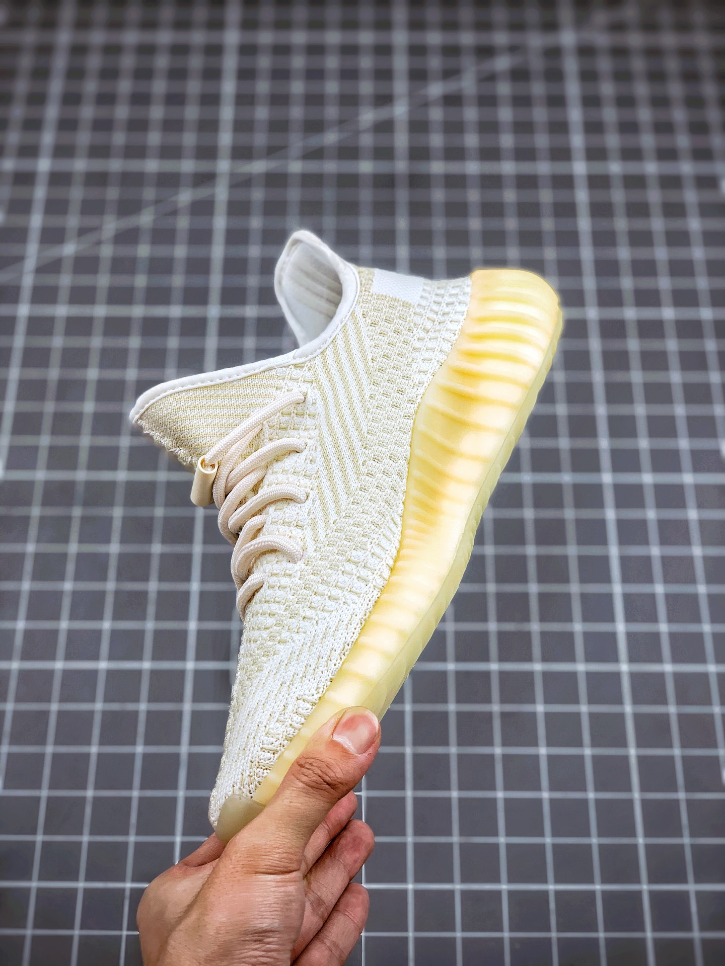 200 Yeezy 350V2 ”Abez” 氧化天使