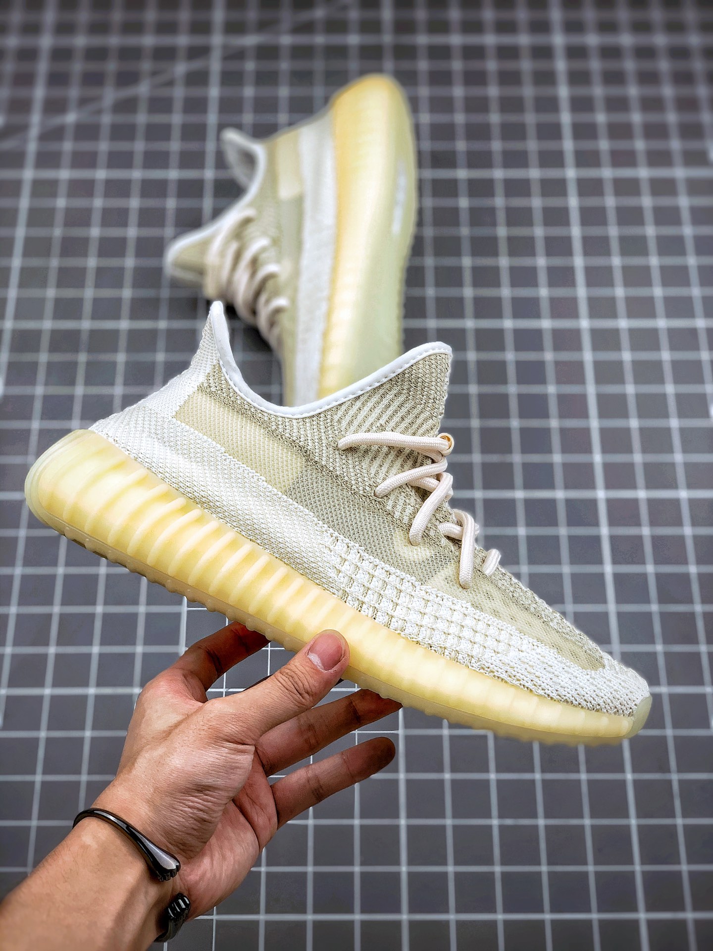 200 Yeezy 350V2 ”Abez” 氧化天使