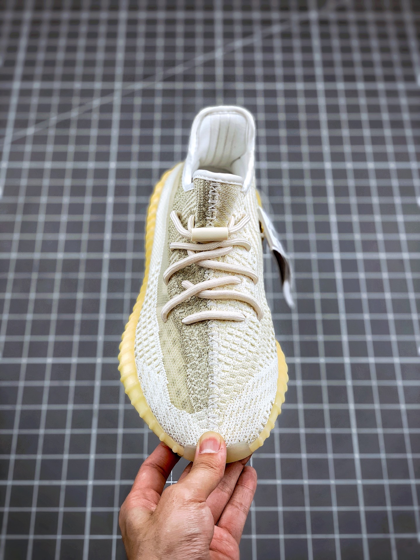 200 Yeezy 350V2 ”Abez” 氧化天使