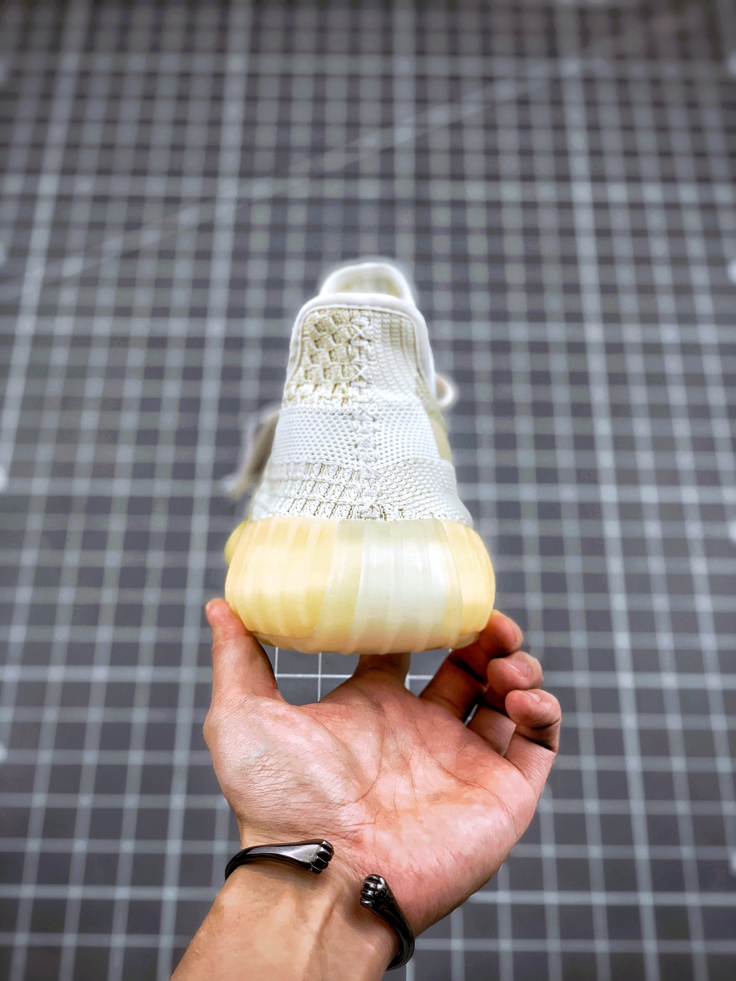 200 Yeezy 350V2 ”Abez” 氧化天使