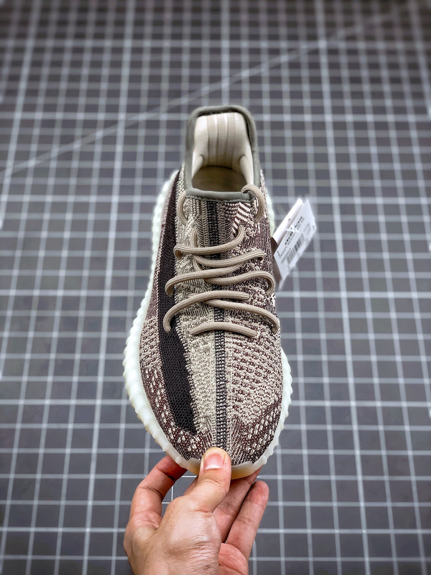 200 Yeezy 350 Boost V2  ”Zyon” 卡其灰