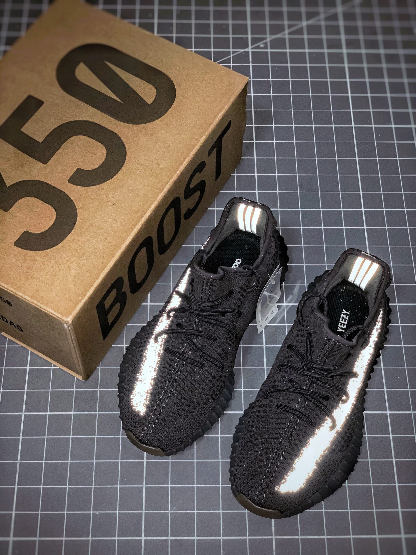 200 Adidas Yeezy 350 Boost V2  “Cinder Reflective”黑生胶 侧透满天星