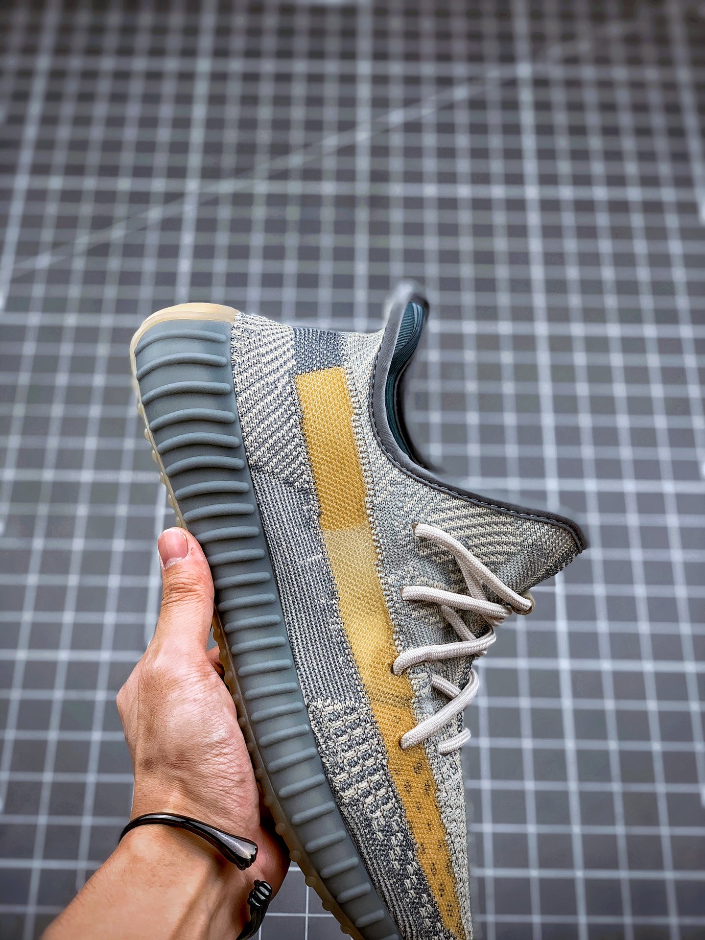 200 Yeezy 350 Boost V2 ”Israfil” 灰蓝 外