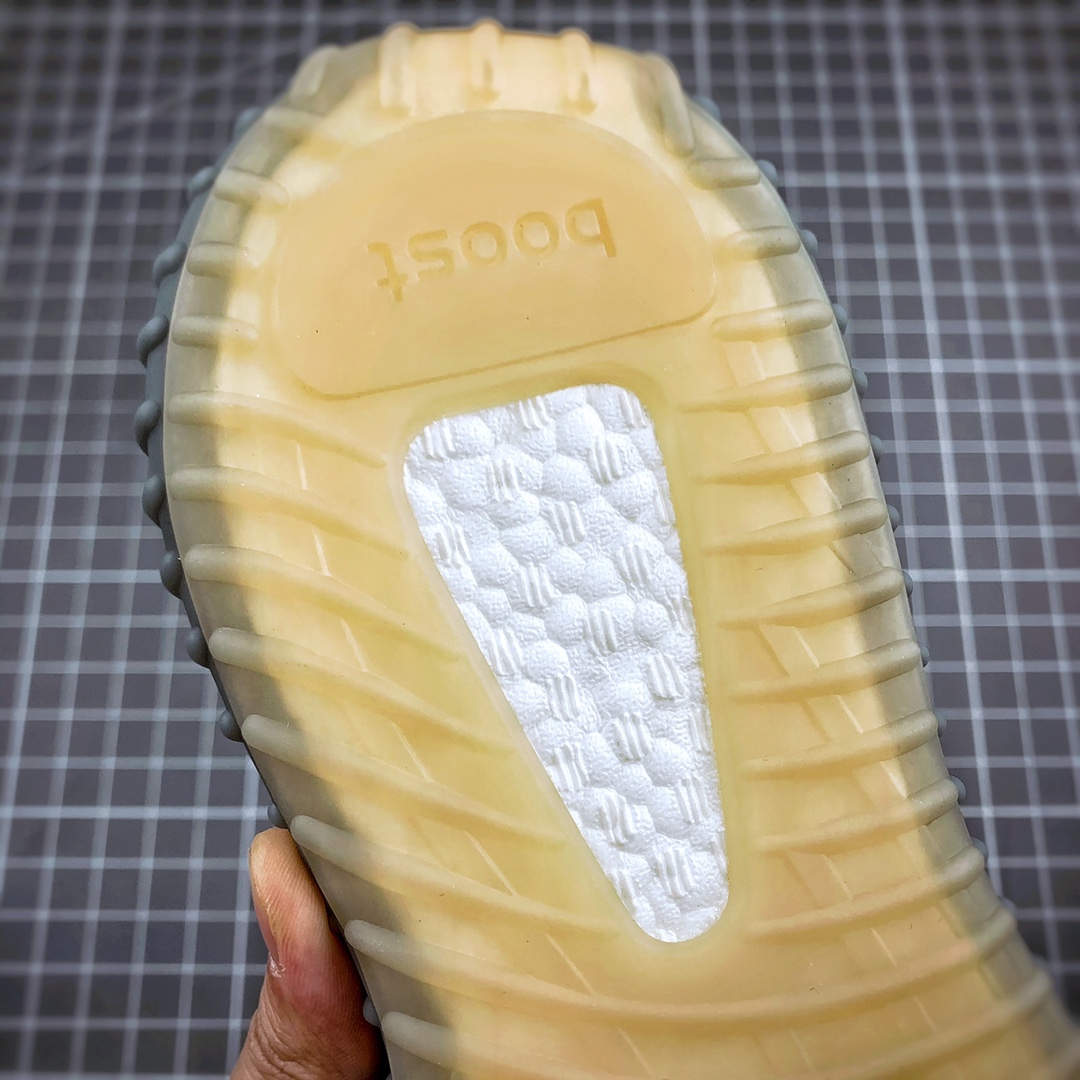 200 Yeezy 350 Boost V2 ”Israfil” 灰蓝 外