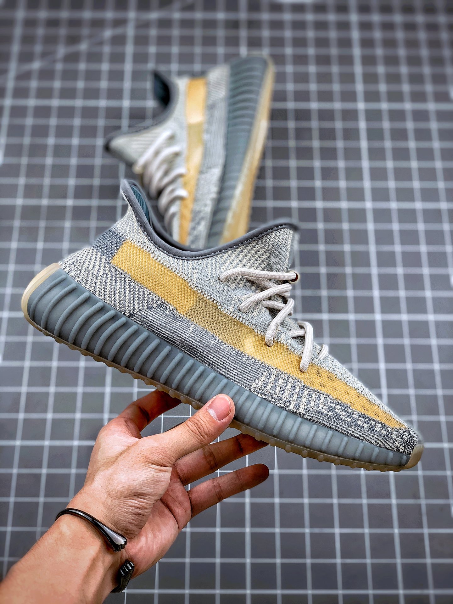 200 Yeezy 350 Boost V2 ”Israfil” 灰蓝 外