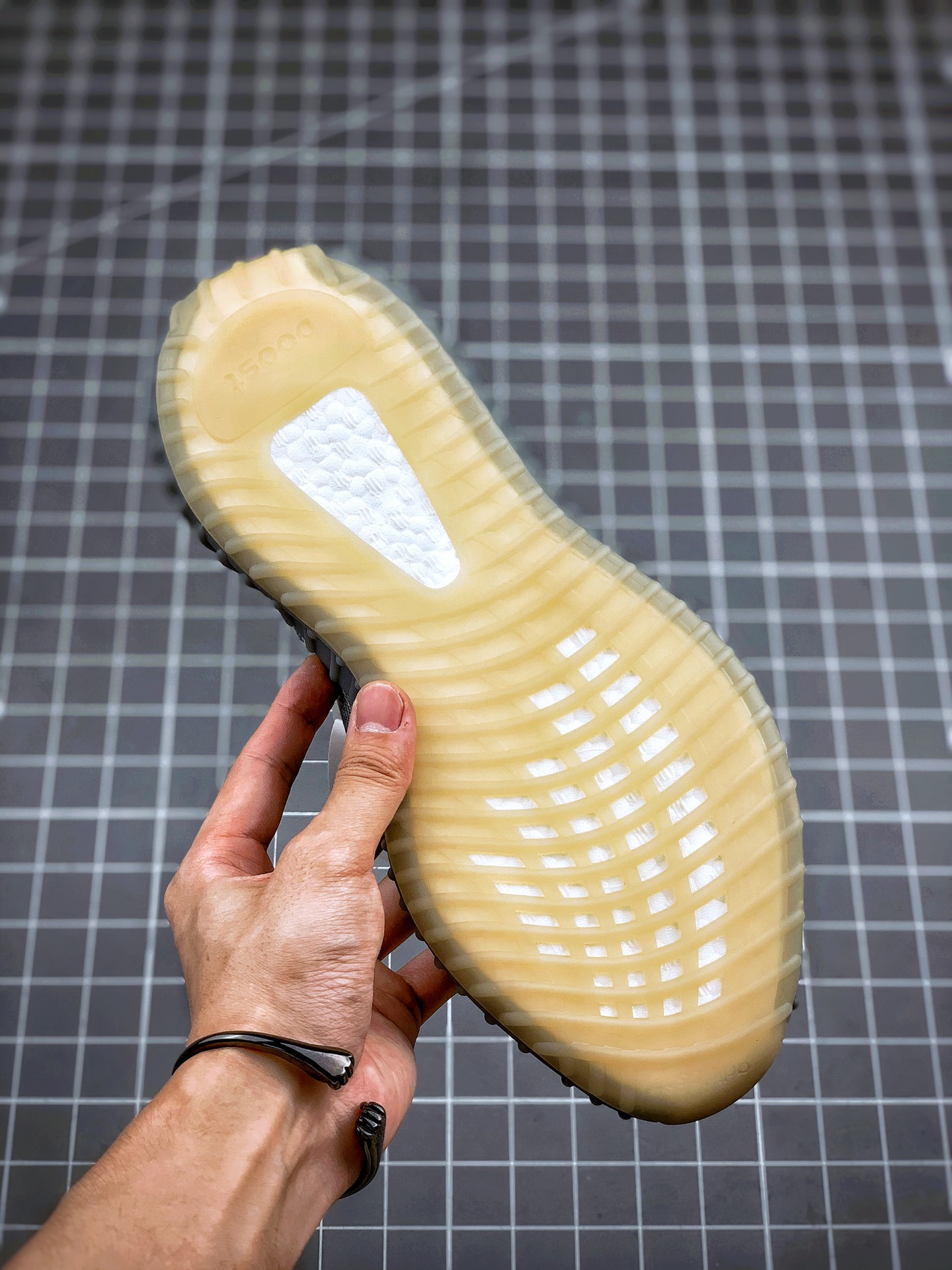 200 Yeezy 350 Boost V2 ”Israfil” 灰蓝 外