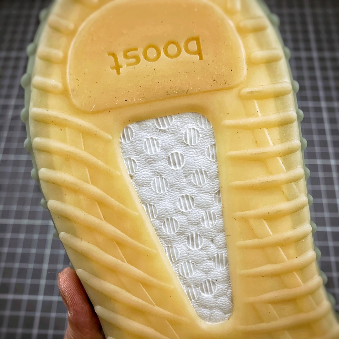 200 Adidas Yeezy 350 Boost V2  “Desert Sage” 3M灰橙 侧透满天星