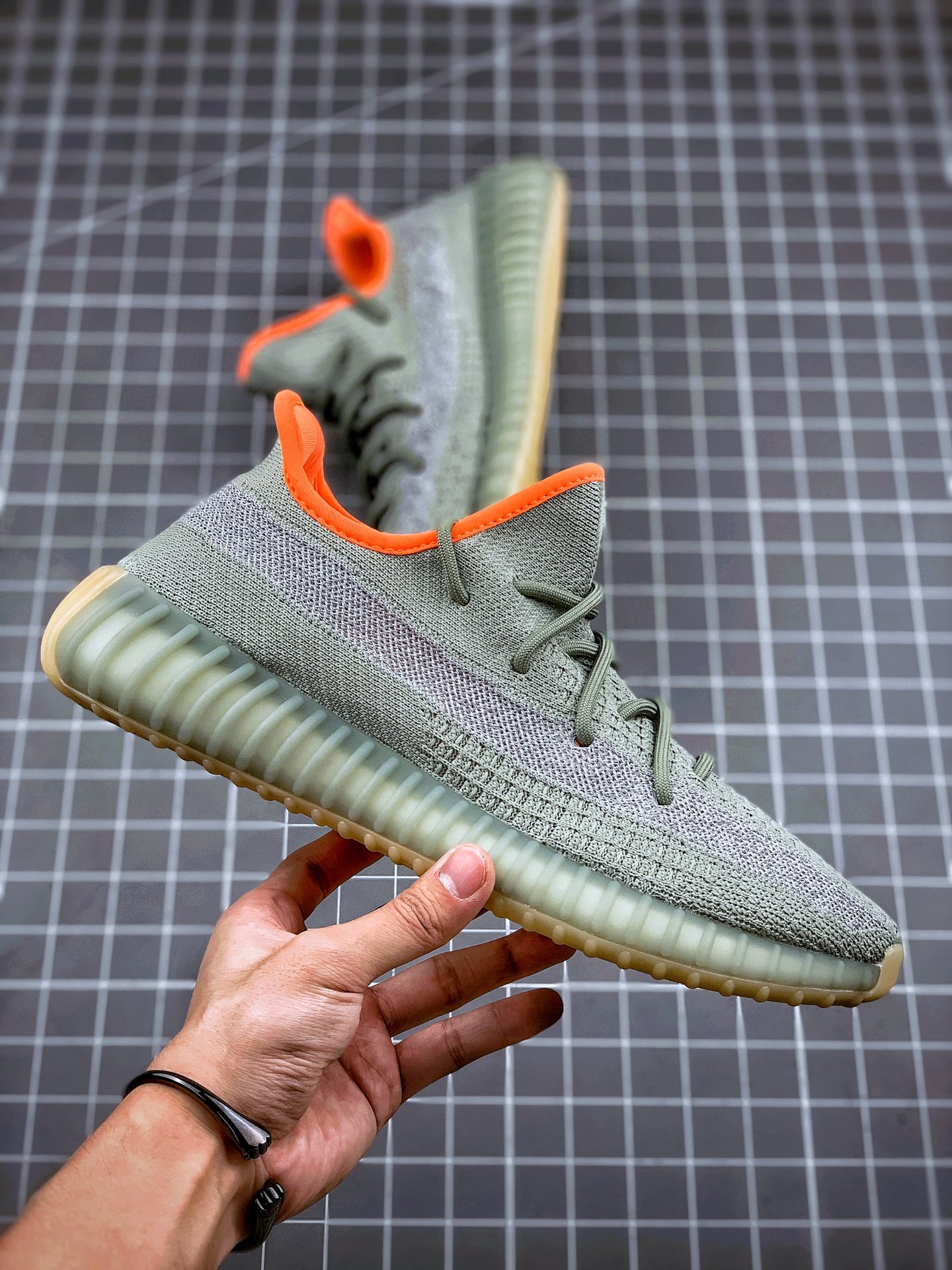 200 Adidas Yeezy 350 Boost V2  “Desert Sage” 3M灰橙 侧透满天星