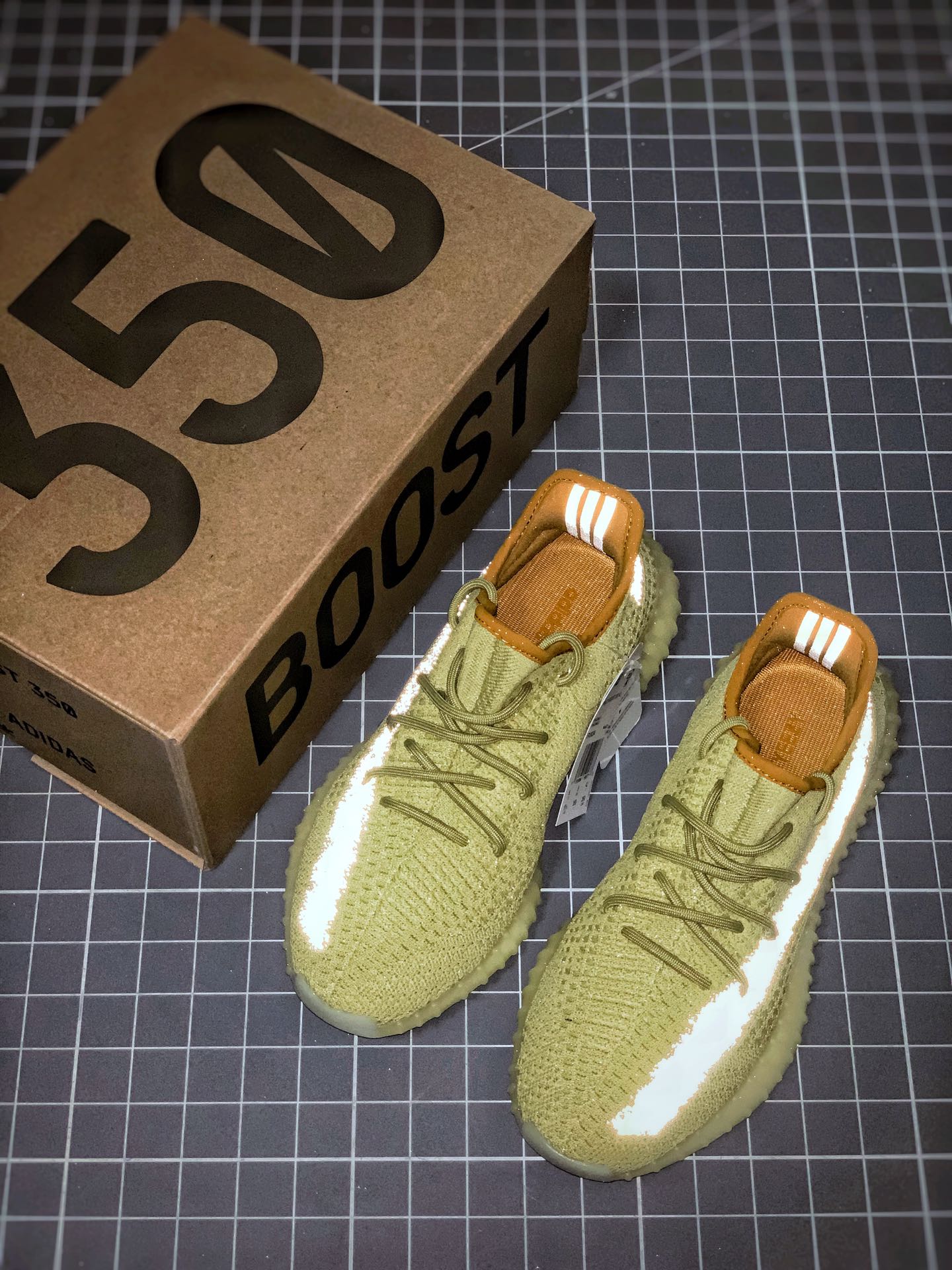 200 Yeezy 350V2 ”Marsh”黄侧透满天星 外贸客户指定订单