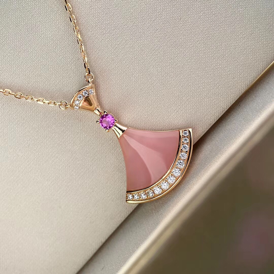 NO:101541,The latest style of the Chinese Valentine's hot pink skirt, as expected in August, charming, Bulgari necklace, bvlgari, skirts, necklace19860909最新款 七夕爆款粉裙 犹如愿八月的风 妩媚动人,宝格丽项链,bvlgari,skirts,necklace,Jewelry