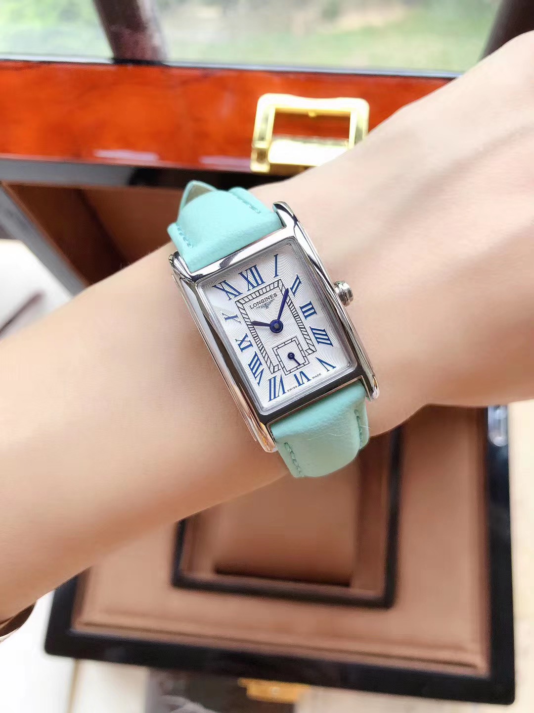 Longines 浪琴戴卓维纳系列糖果色两针半女士腕表 尺寸22mm