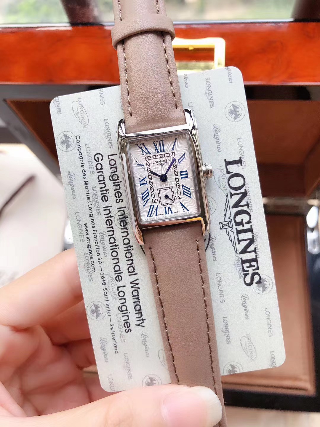 Longines 浪琴戴卓维纳系列糖果色两针半女士腕表 尺寸22mm