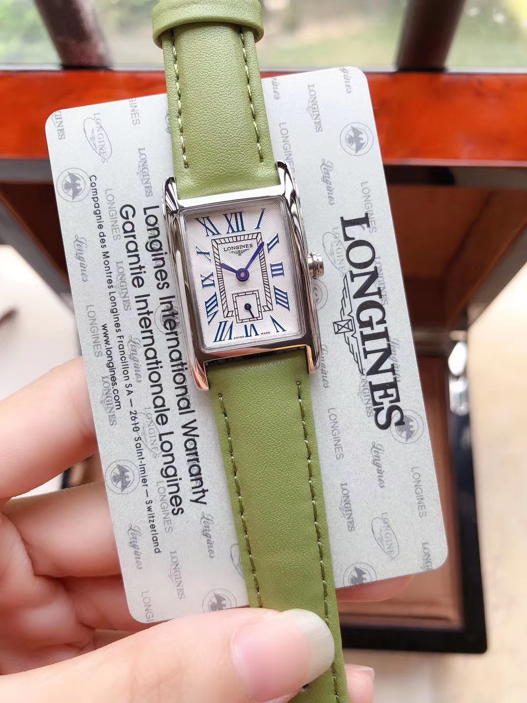 Longines 浪琴戴卓维纳系列糖果色两针半女士腕表 尺寸22mm