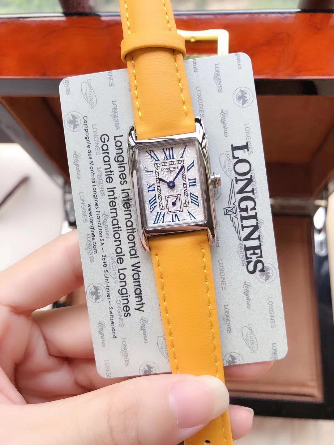 Longines 浪琴戴卓维纳系列糖果色两针半女士腕表 尺寸22mm