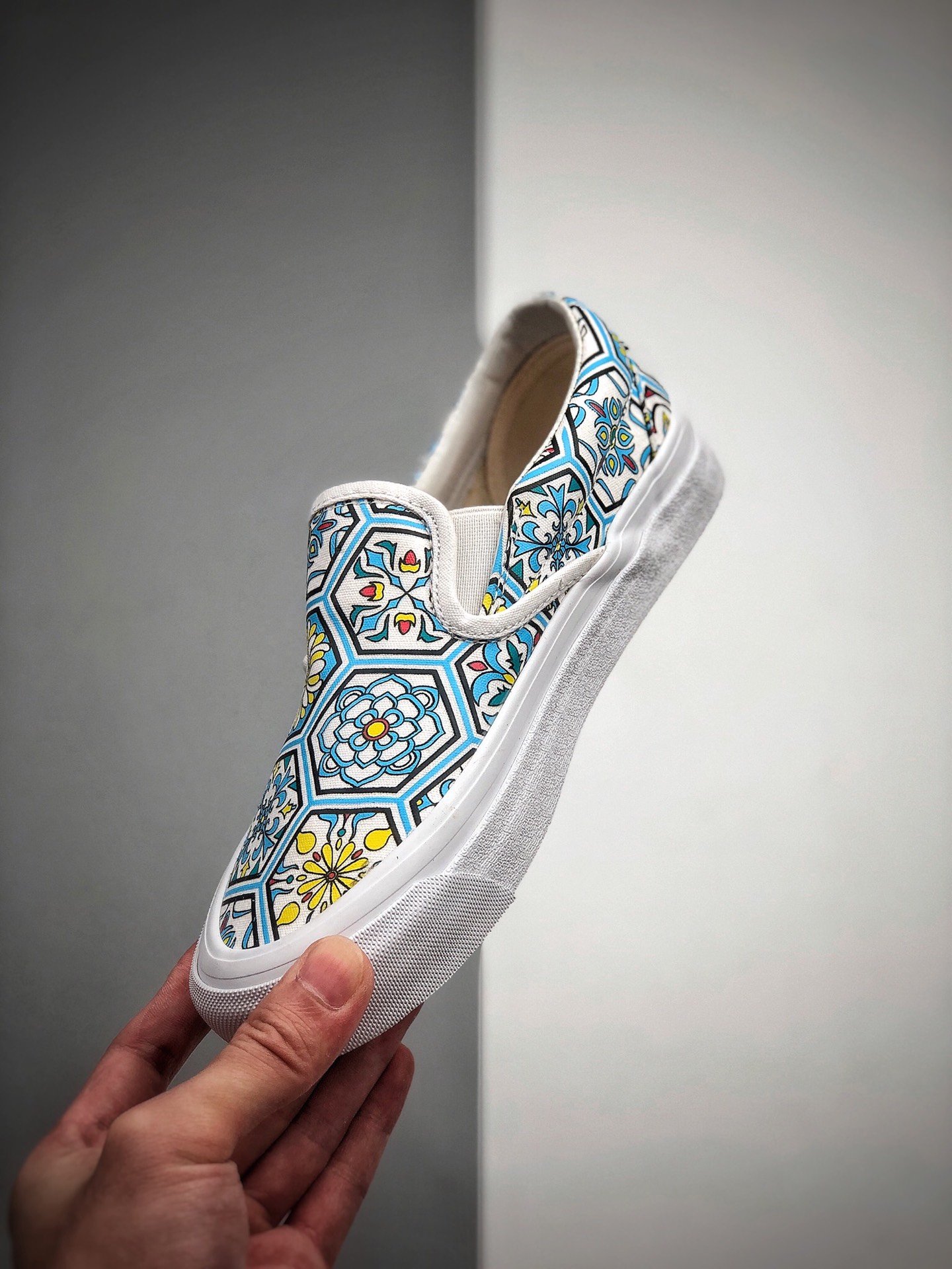 170  KITH x Vans Vault OG Classic Slip-On LX”True White” VN0A45JK2CM