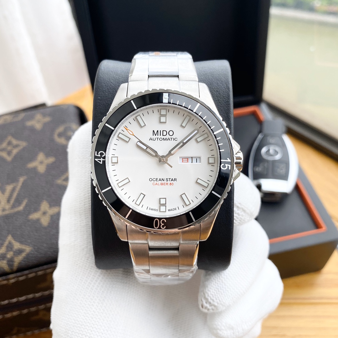 💰420
美度-MIDO🎉领航者系列  男士腕表 全自动机械机芯 316L精钢表壳  矿物质超强玻璃镜面  精钢表带/进口胶带表带 直径40mm厚11mm 经典优雅的风格、简约的设计,瑞士制表大师创作了赋予优良品质和典雅外观的腕表,满足了人们将其佩戴一生的愿景。三十年光阴流转,贝伦赛丽系列以其优雅高贵的经典气息,诠释了美度手表的品牌格言 a mark of TRUE design“灵感见证永恒”。