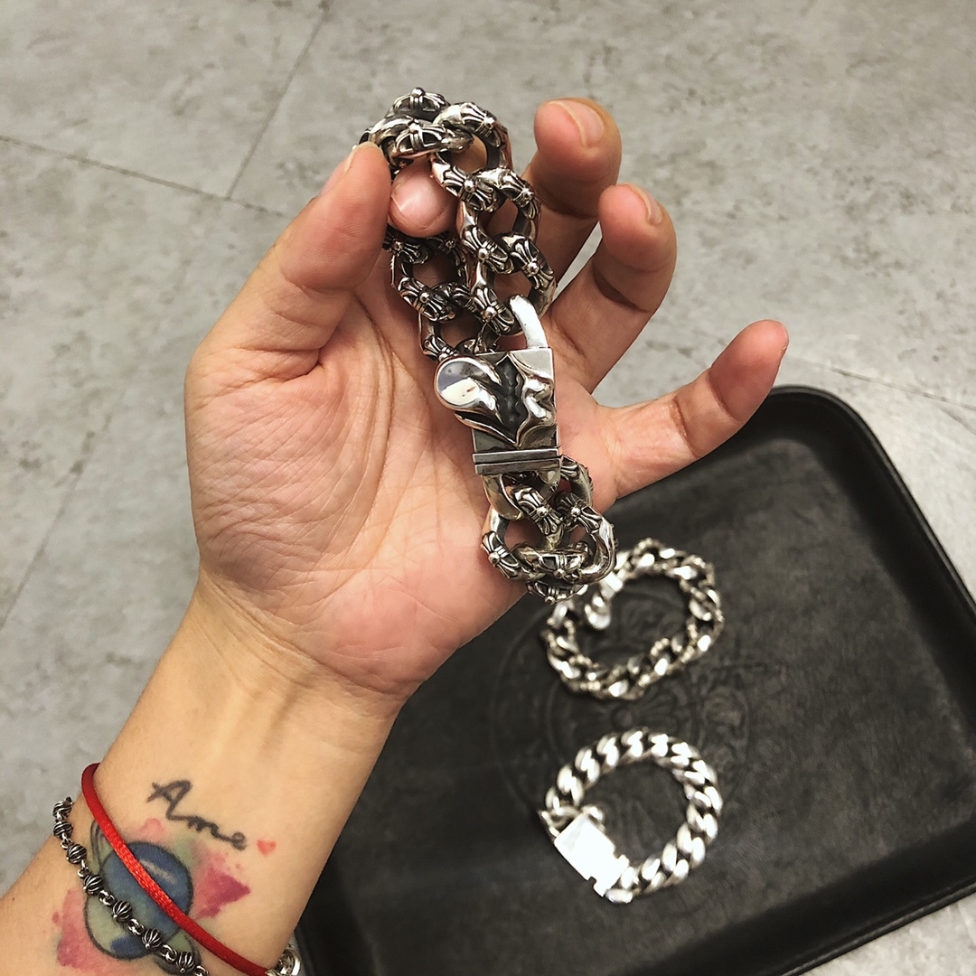 Chrome Hearts 新品上架𝗖𝗵𝗿𝗼𝗺𝗲 𝗛𝗲𝗮𝗿𝘁𝘀 克罗心 舌头粗手链