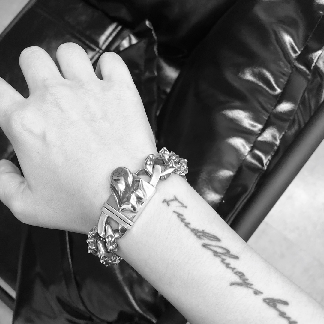 Chrome Hearts 新品上架𝗖𝗵𝗿𝗼𝗺𝗲 𝗛𝗲𝗮𝗿𝘁𝘀 克罗心 舌头粗手链