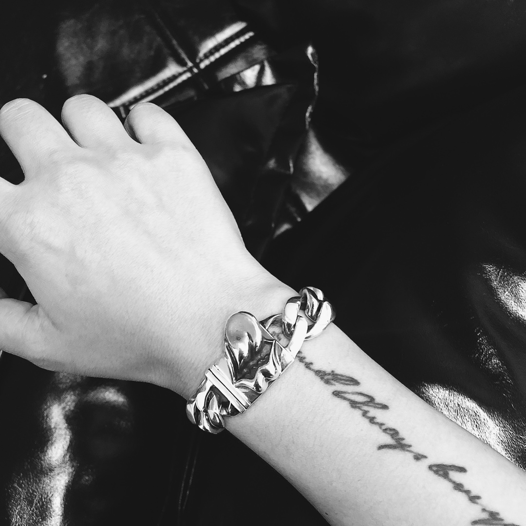 Chrome Hearts 新品上架𝗖𝗵𝗿𝗼𝗺𝗲 𝗛𝗲𝗮𝗿𝘁𝘀 克罗心 舌头粗手链