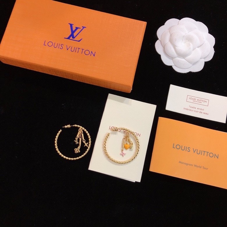 大气 LV  耳钉 🌹🌹LOUIS VUITTON横扫时尚界，走秀款 街拍 经典元素独特见解，高端精致。