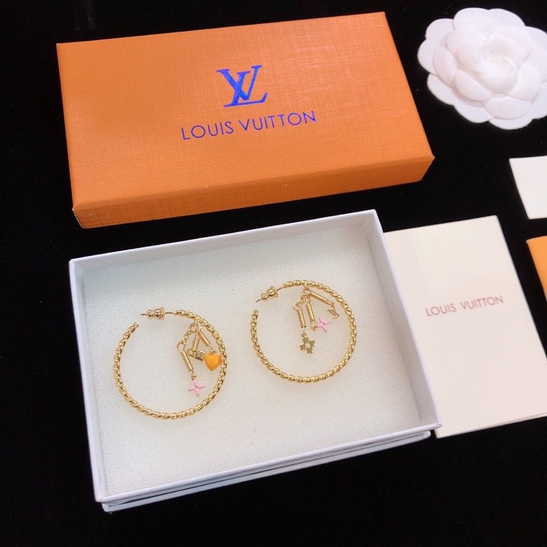 大气 LV  耳钉 🌹🌹LOUIS VUITTON横扫时尚界，走秀款 街拍 经典元素独特见解，高端精致。