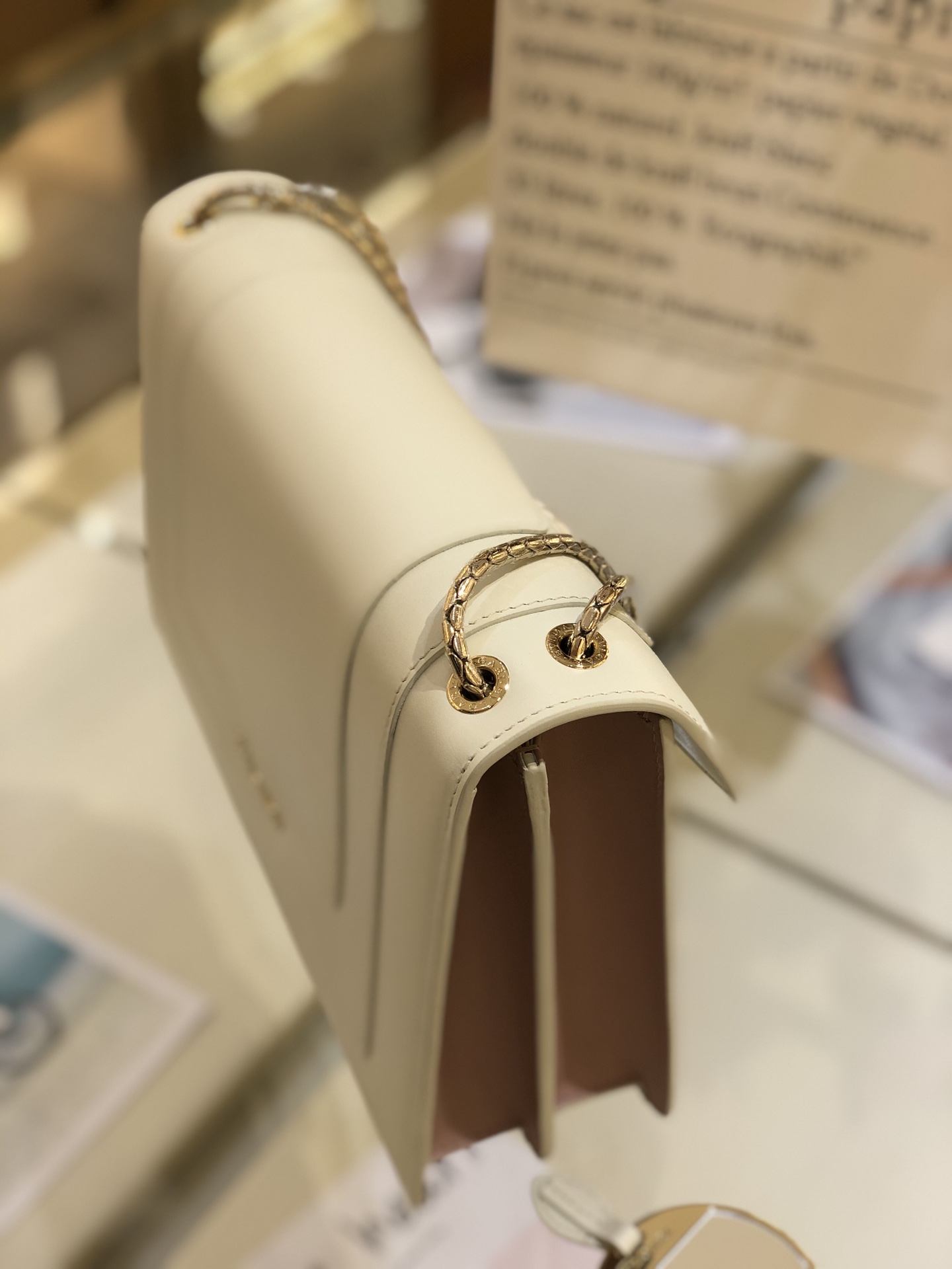 芯片款BVLGARI宝格丽玛瑙白小牛皮双层单肩斜挎蛇头包38326