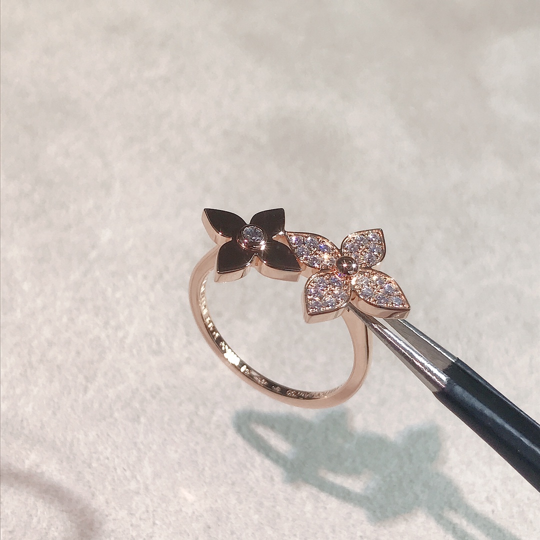 NO:634279,LV four-leaf single flower ° no dead ends, purchased from zp development, can be compared at will, pure CNC carving, pure hand micro-inlay, thick gold plating, super champagne gold color, in stock 5# 6# 7# 8#, 88260, Cardia high-end jewelry19860909LV四叶单花 °无死角 购zp开发,可任意对比 纯CNC精雕,纯手工微镶 厚金电镀,颜色超正香槟金 现货5# 6# 7# 8#,88260,,卡迪亚高端饰品,Jewelry