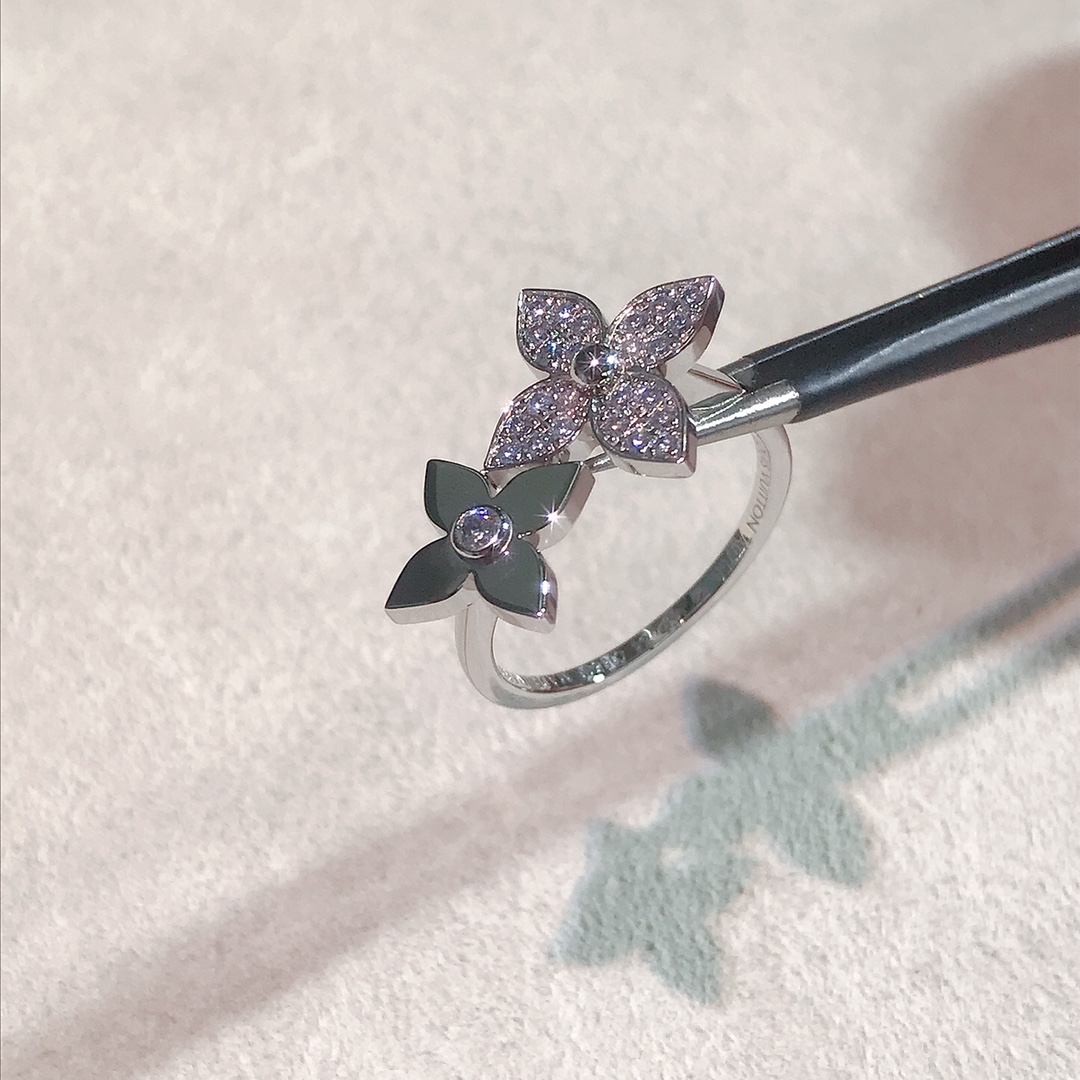 NO:634282,LV four-leaf single flower ° no dead ends, purchased from zp development, can be compared at will, pure CNC carving, pure hand micro-inlay, thick gold plating, super champagne gold color, in stock 5# 6# 7# 8#88260, Cartier high-end jewelry19860909LV四叶单花 °无死角 购zp开发,可任意对比 纯CNC精雕,纯手工微镶 厚金电镀,颜色超正香槟金 现货5# 6# 7# 8#88260,,卡迪亚高端饰品,Jewelry