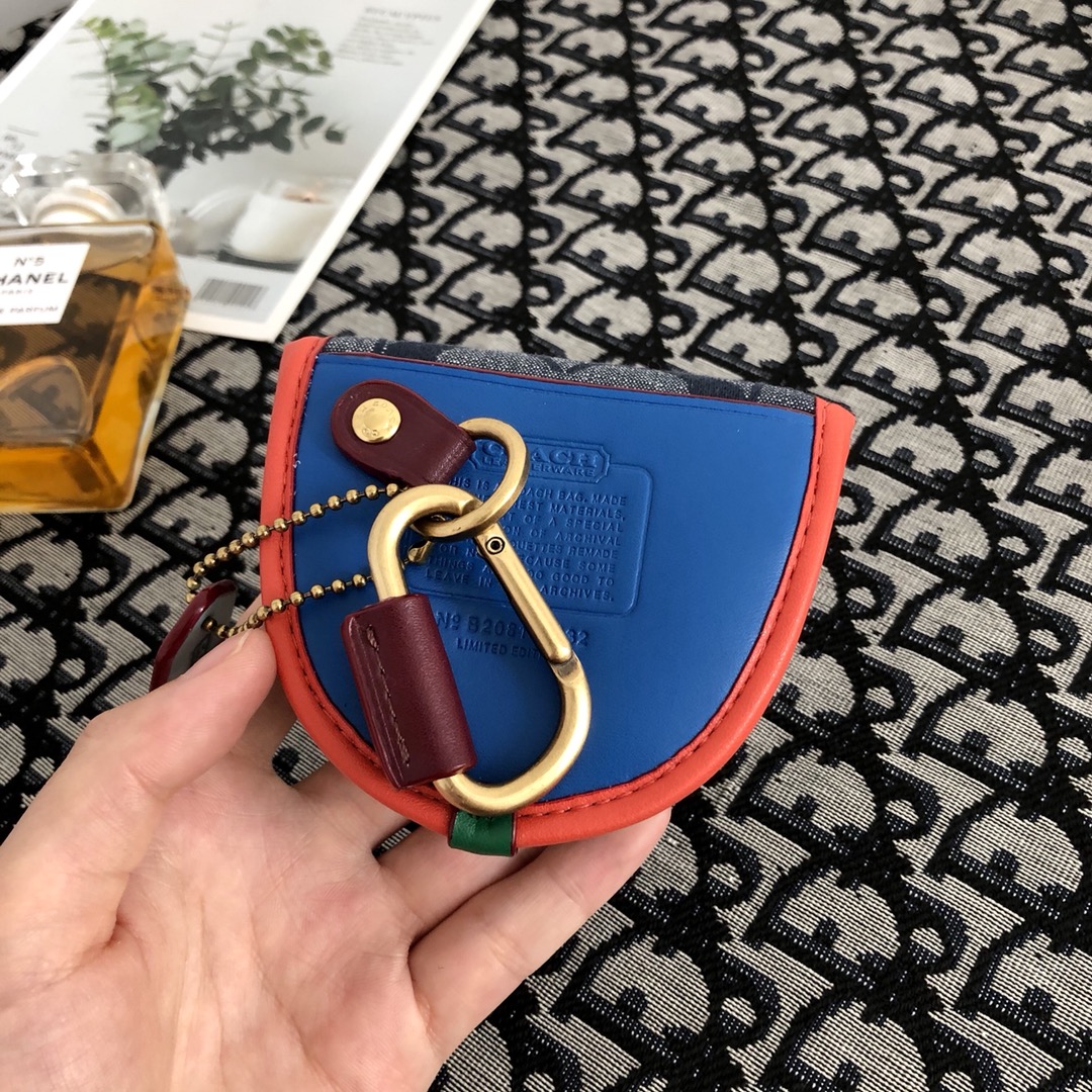 Coach ～ 新款来袭~ Coach Chambray迷你Saddle香布雷钱布雷零钱包旋扣