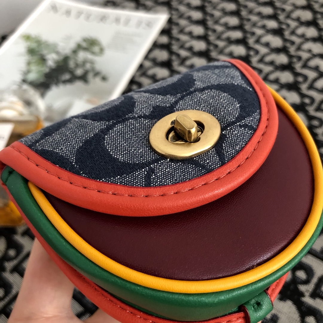 Coach ～ 新款来袭~ Coach Chambray迷你Saddle香布雷钱布雷零钱包旋扣