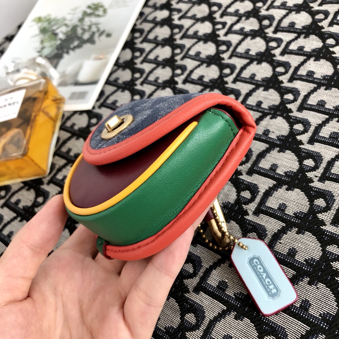 Coach ～ 新款来袭~ Coach Chambray迷你Saddle香布雷钱布雷零钱包旋扣