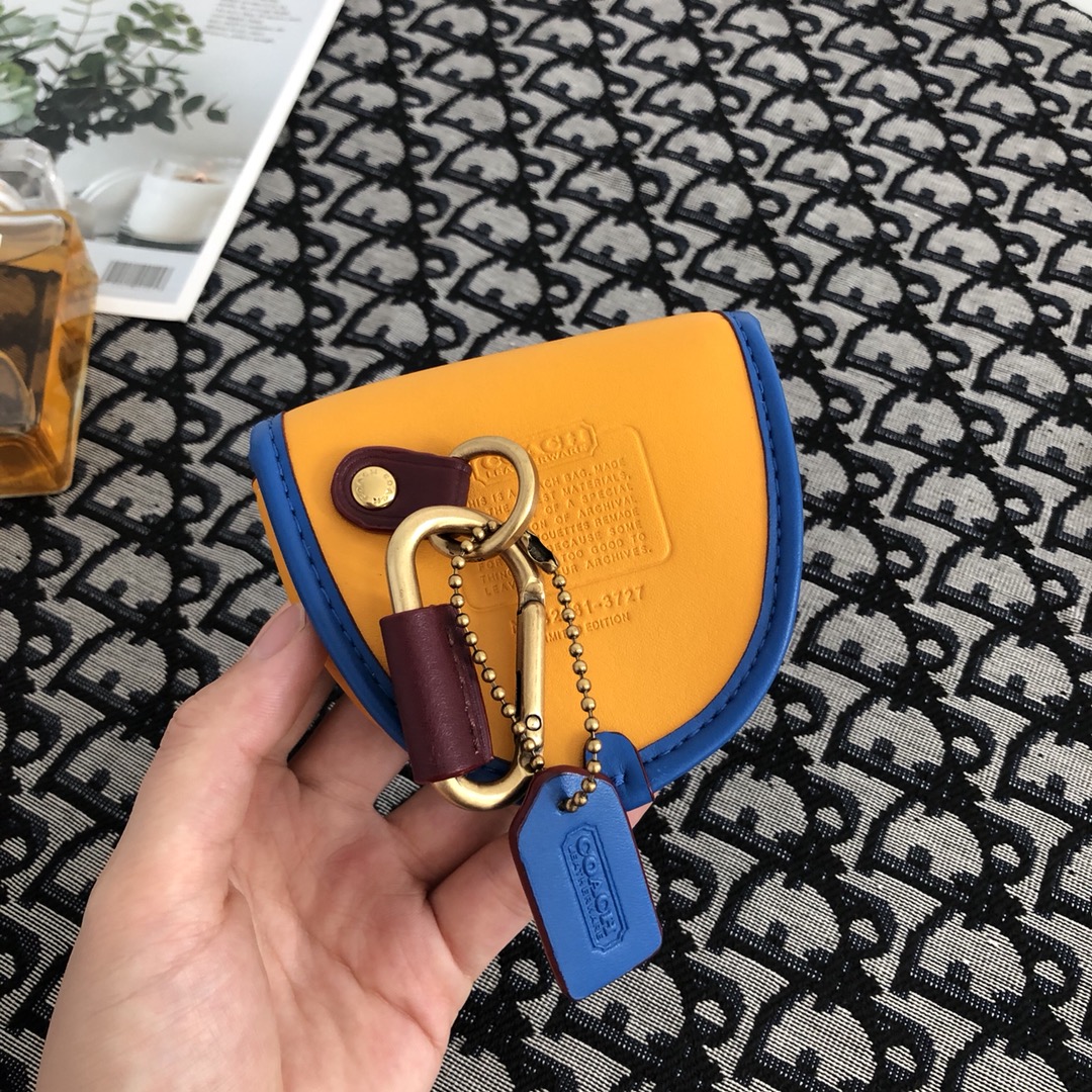 Coach ～新款来袭~ Coach Chambray迷你Saddle香布雷钱布雷零钱包旋扣
