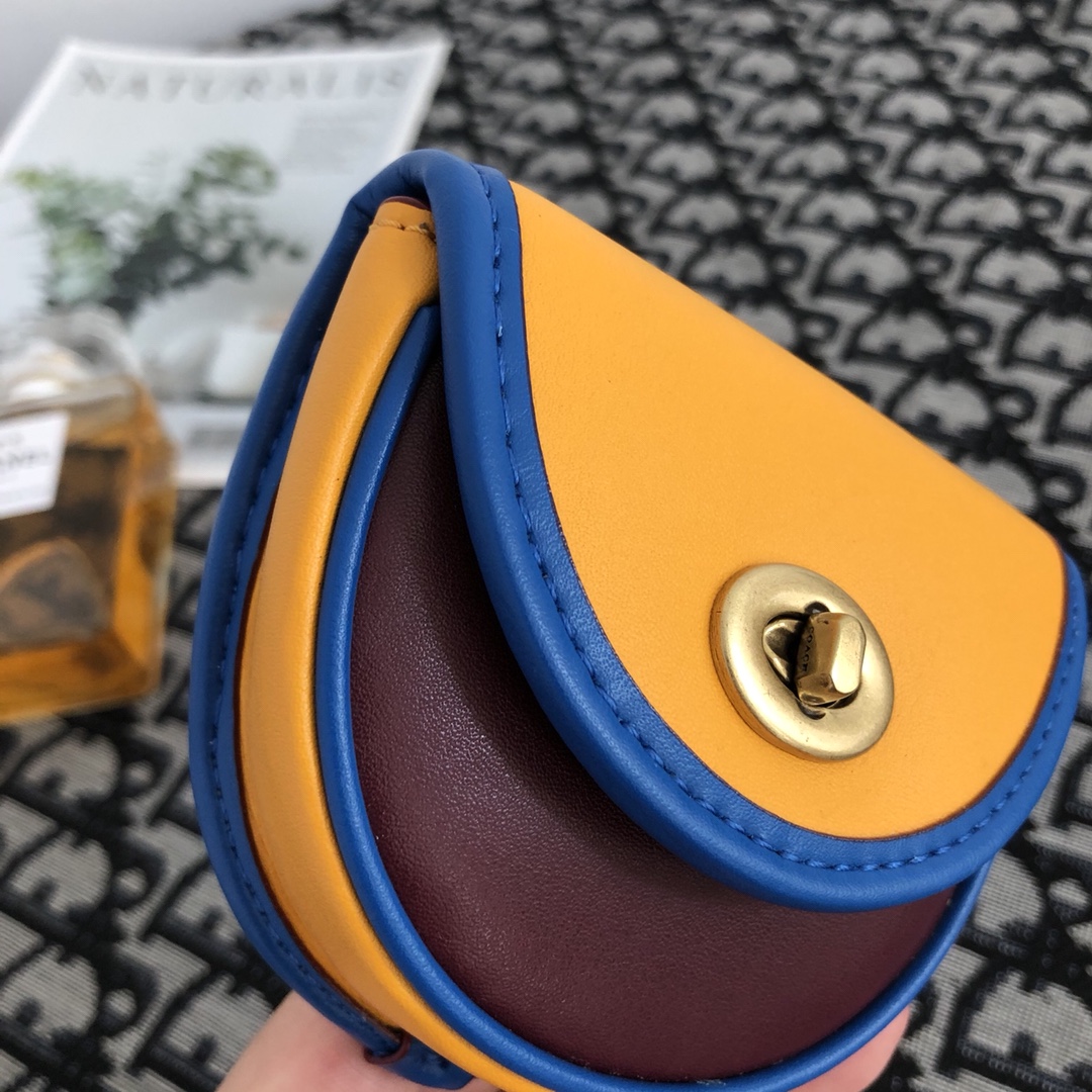 Coach ～新款来袭~ Coach Chambray迷你Saddle香布雷钱布雷零钱包旋扣