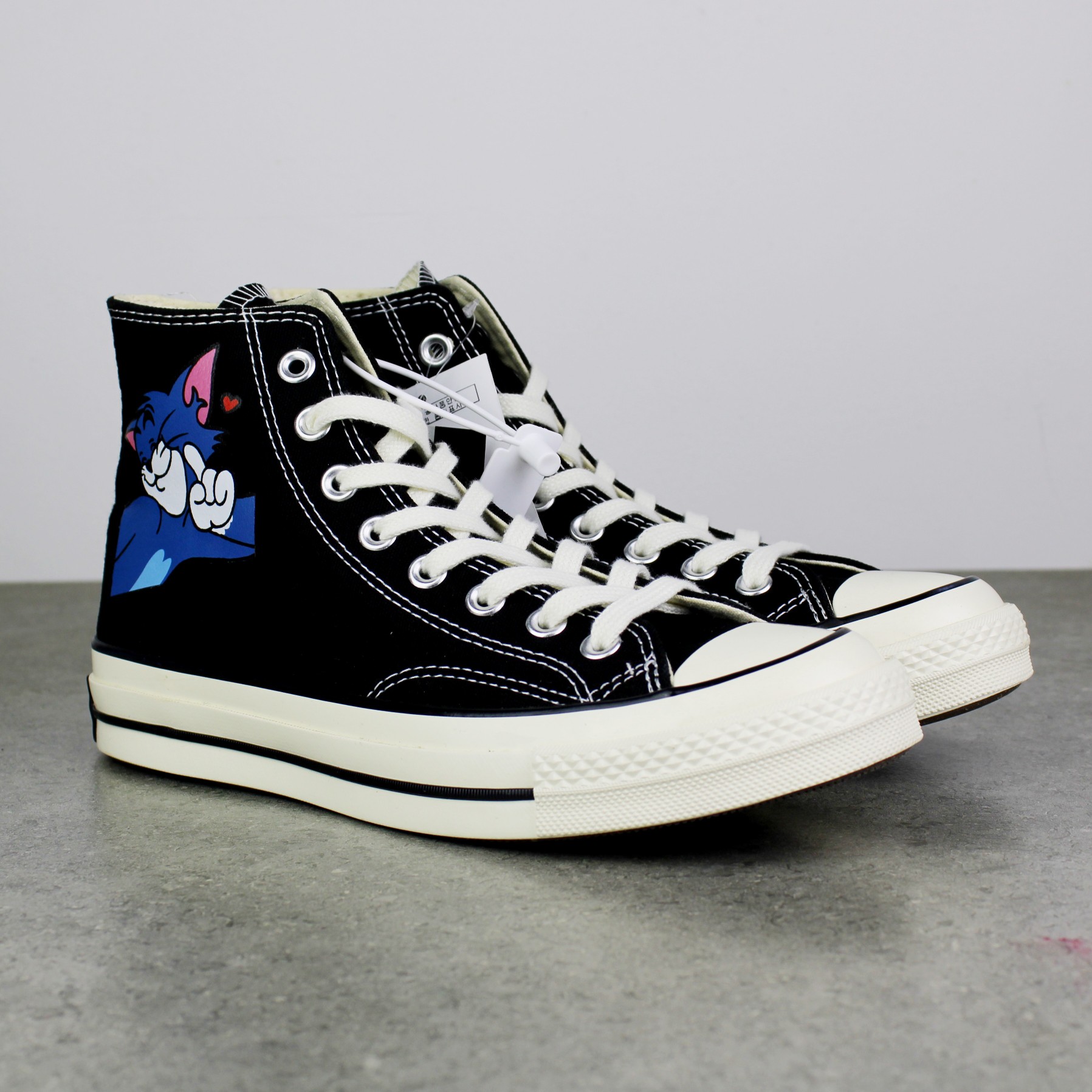 匡威‮化硫‬鞋 真‮实标‬拍 爆款CONVERSE童年记忆汤姆猫与杰瑞鼠高帮男女情侣休闲帆布板鞋 本地自取:110