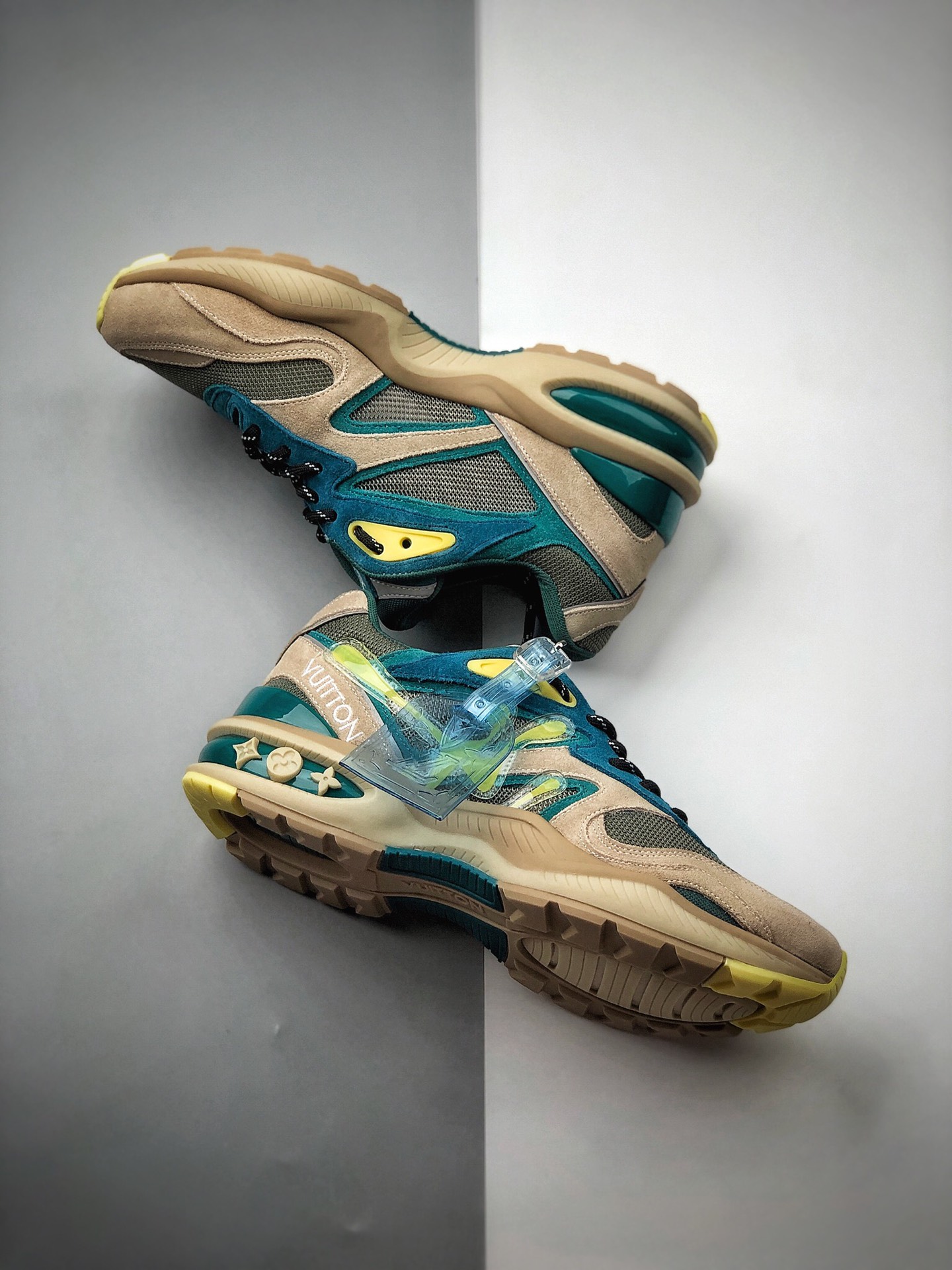 480  公司级LOUIS VUITTON  “LVARCHLIGHTSPORTY”出自男装艺术总监 Virgil Abloh之手的LV Trail 运动鞋