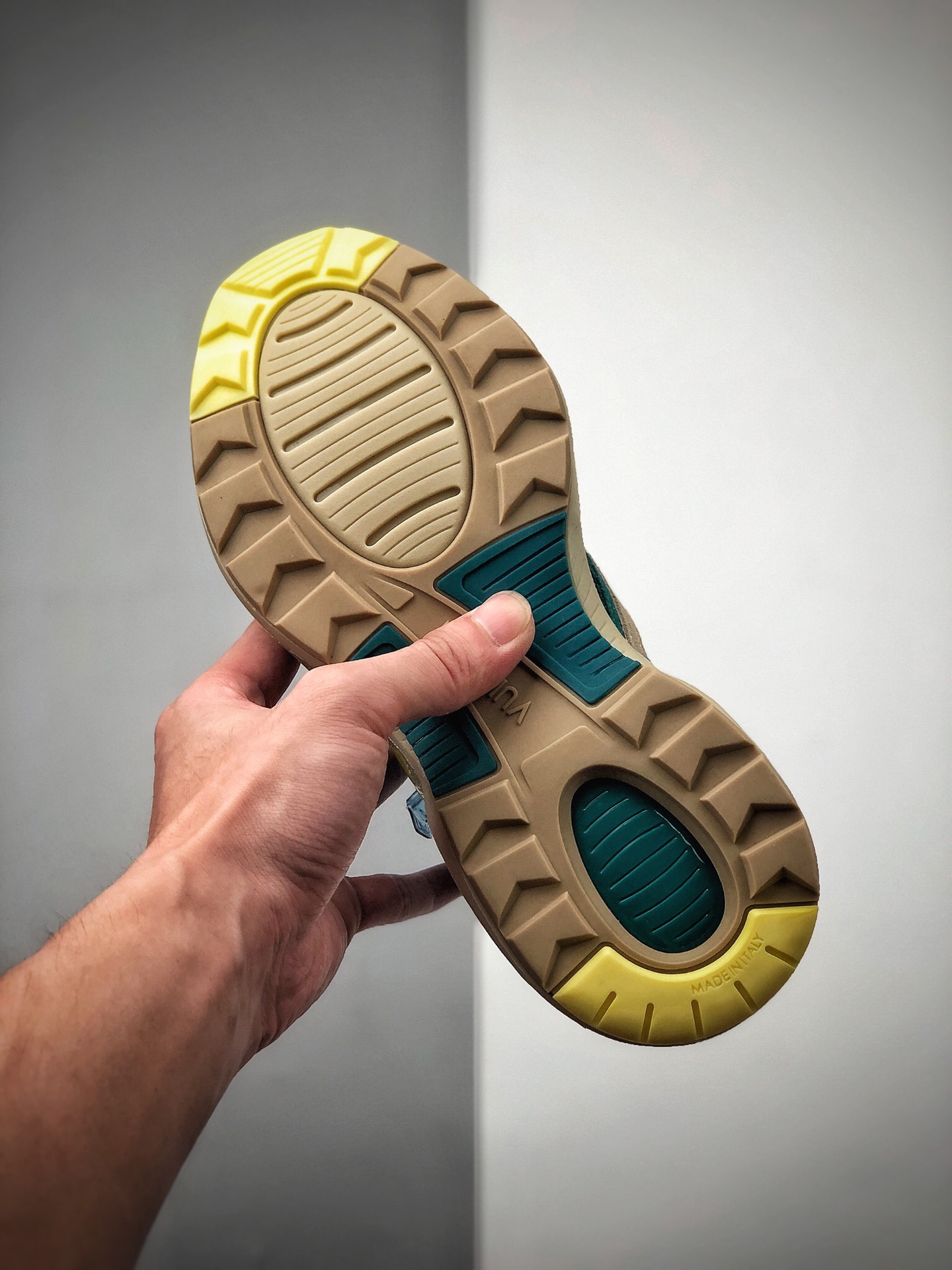 480  公司级LOUIS VUITTON  “LVARCHLIGHTSPORTY”出自男装艺术总监 Virgil Abloh之手的LV Trail 运动鞋