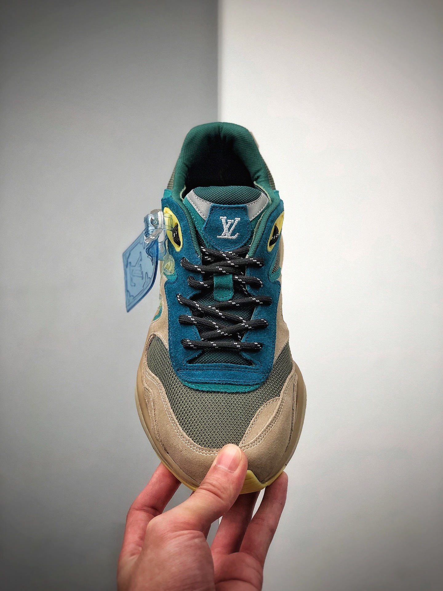 480  公司级LOUIS VUITTON  “LVARCHLIGHTSPORTY”出自男装艺术总监 Virgil Abloh之手的LV Trail 运动鞋