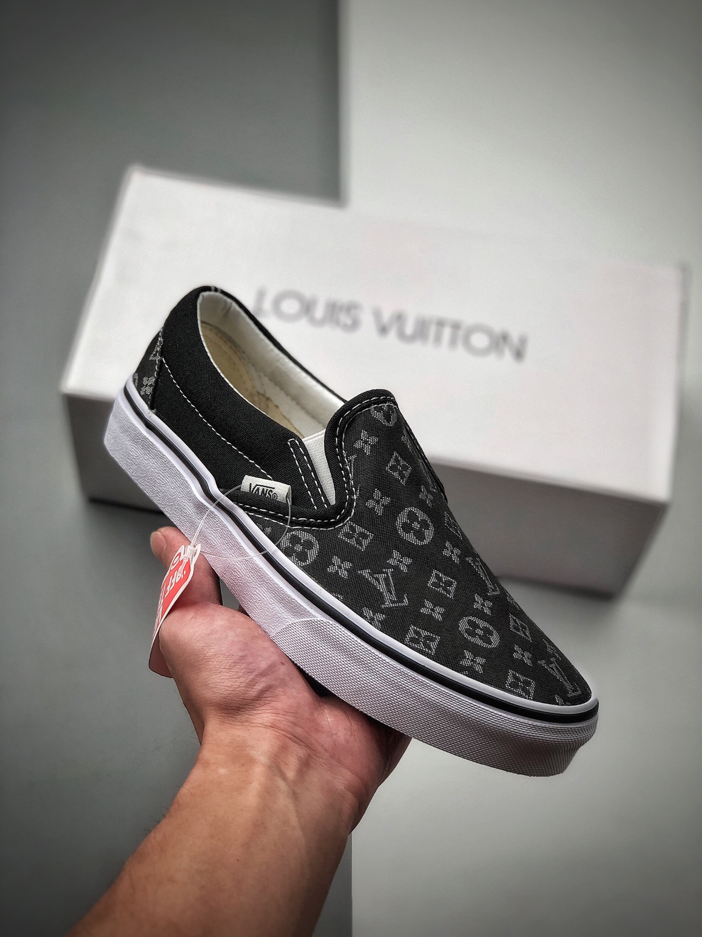 140  万斯 LV 联名 黑色 Vans  X LV  呈独家重磅释出