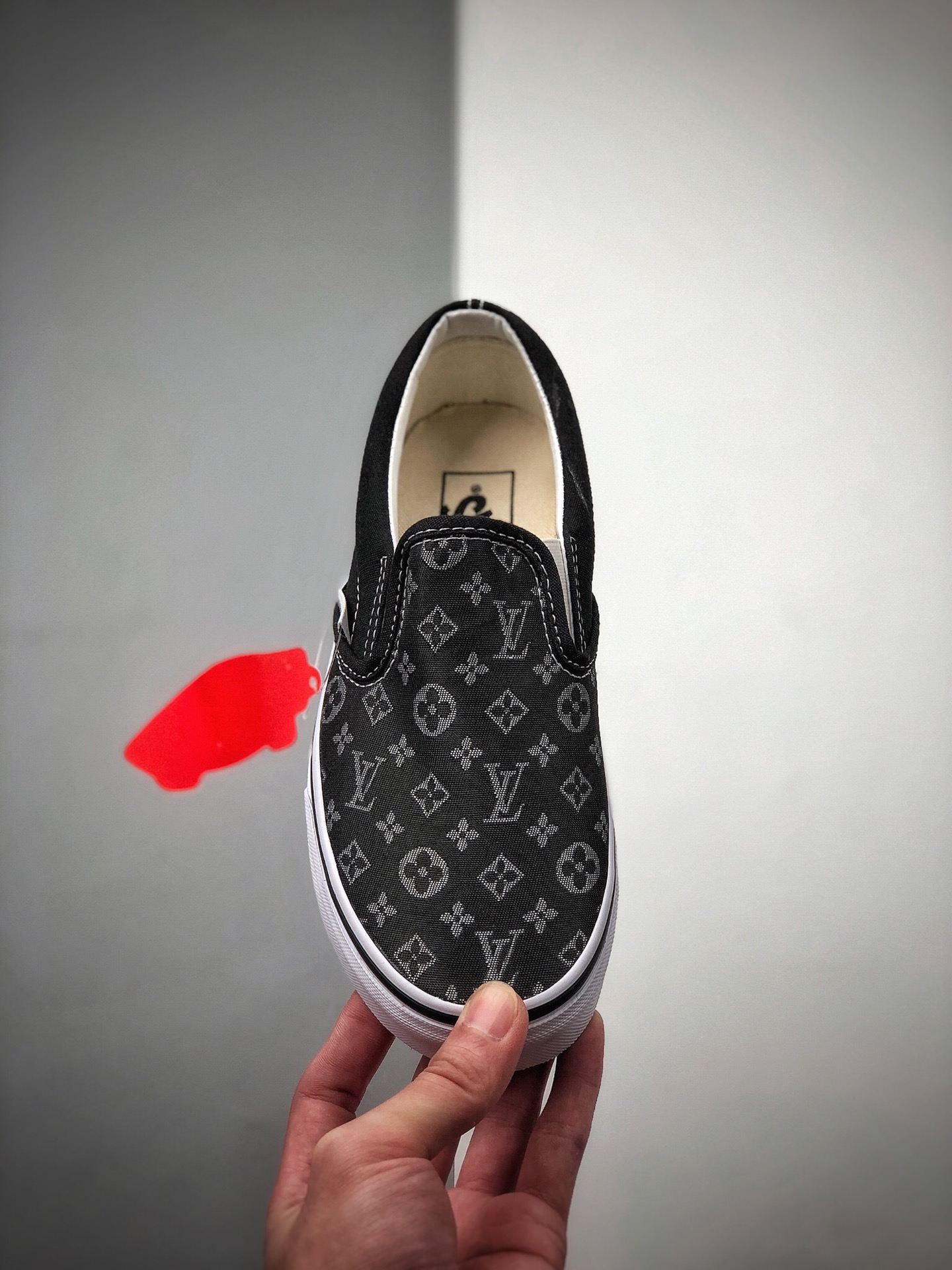 140  万斯 LV 联名 黑色 Vans  X LV  呈独家重磅释出