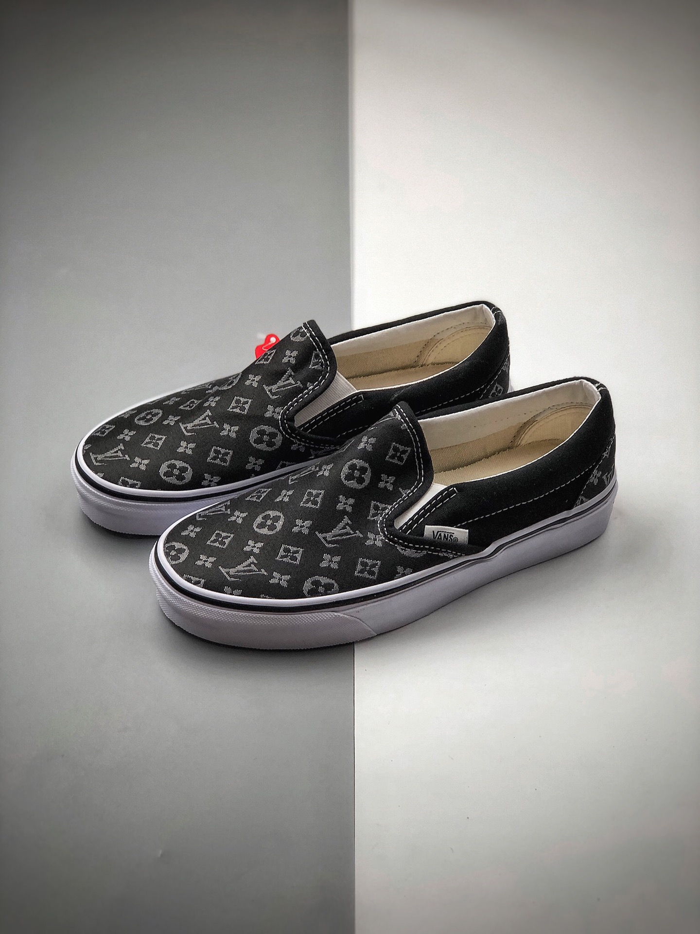 140  万斯 LV 联名 黑色 Vans  X LV  呈独家重磅释出