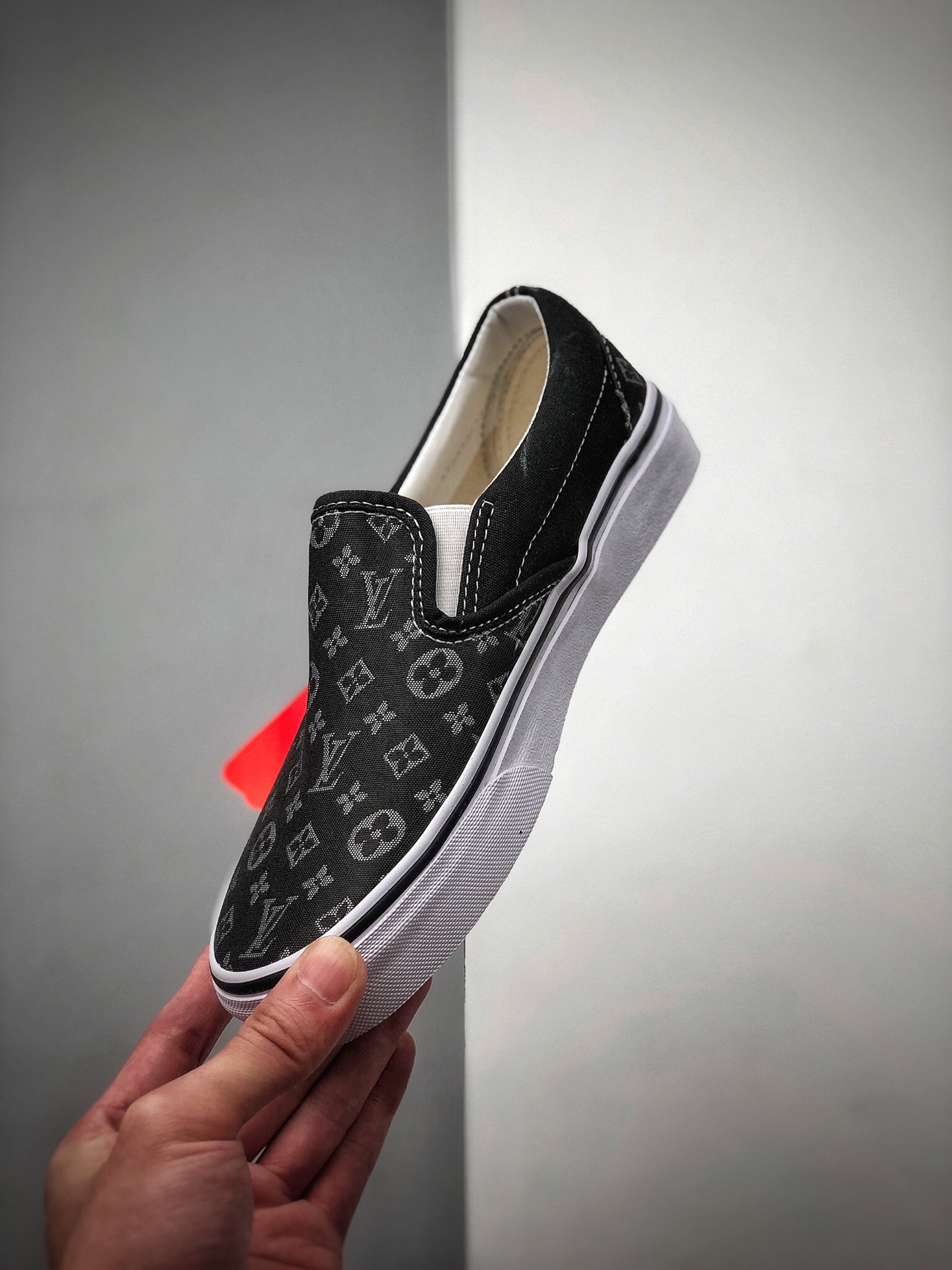 140  万斯 LV 联名 黑色 Vans  X LV  呈独家重磅释出