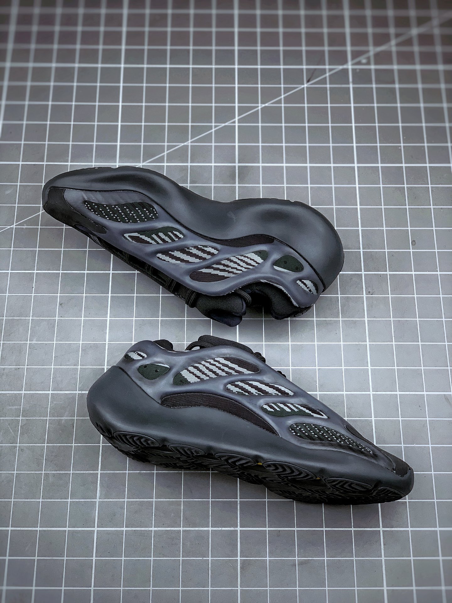 400 外贸指定纯原Yeezy 700v3 Alvah 黑魂