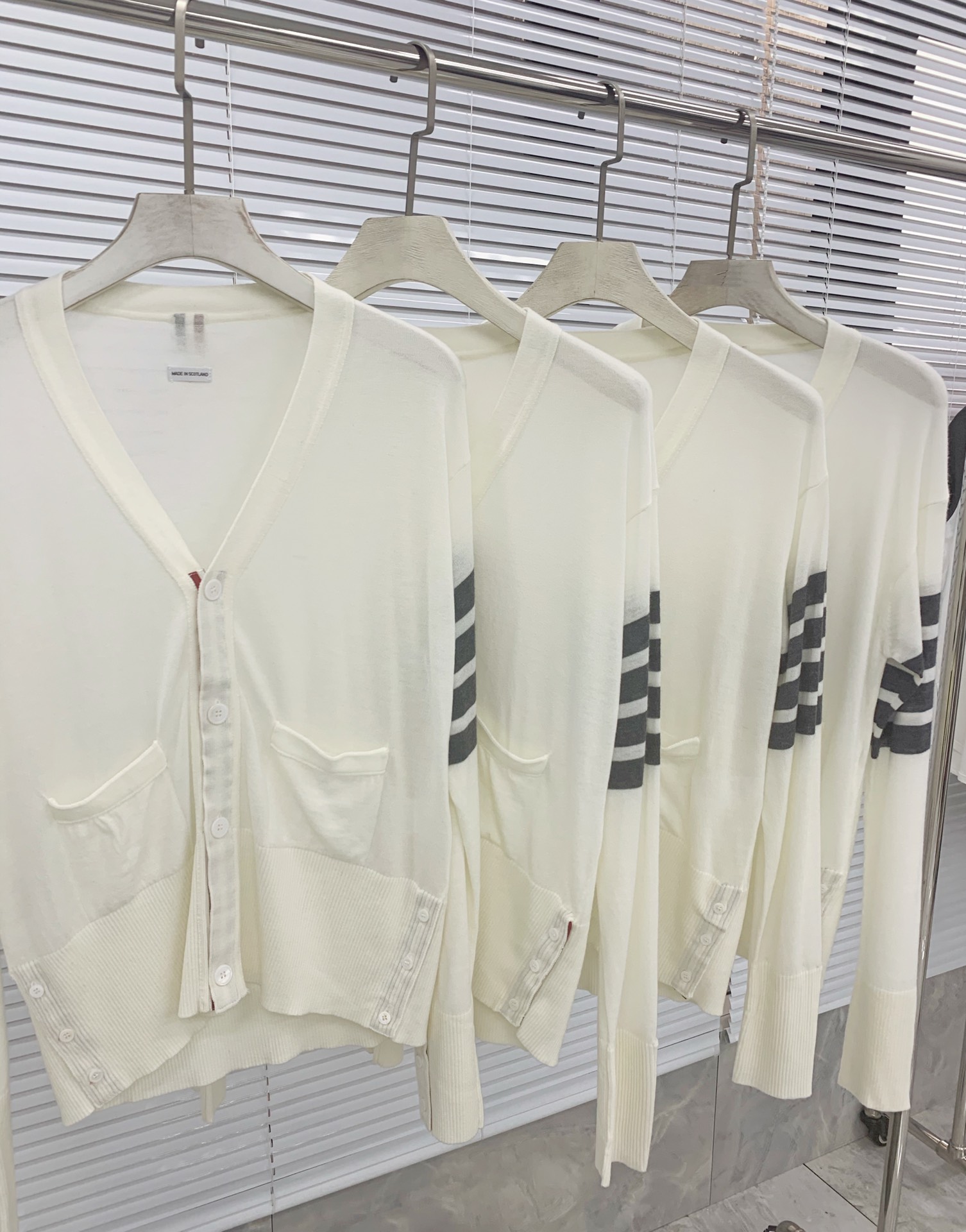 톰브라운 남성 가디건 126368 Thom Browne Cardigan 썸네일 이미지