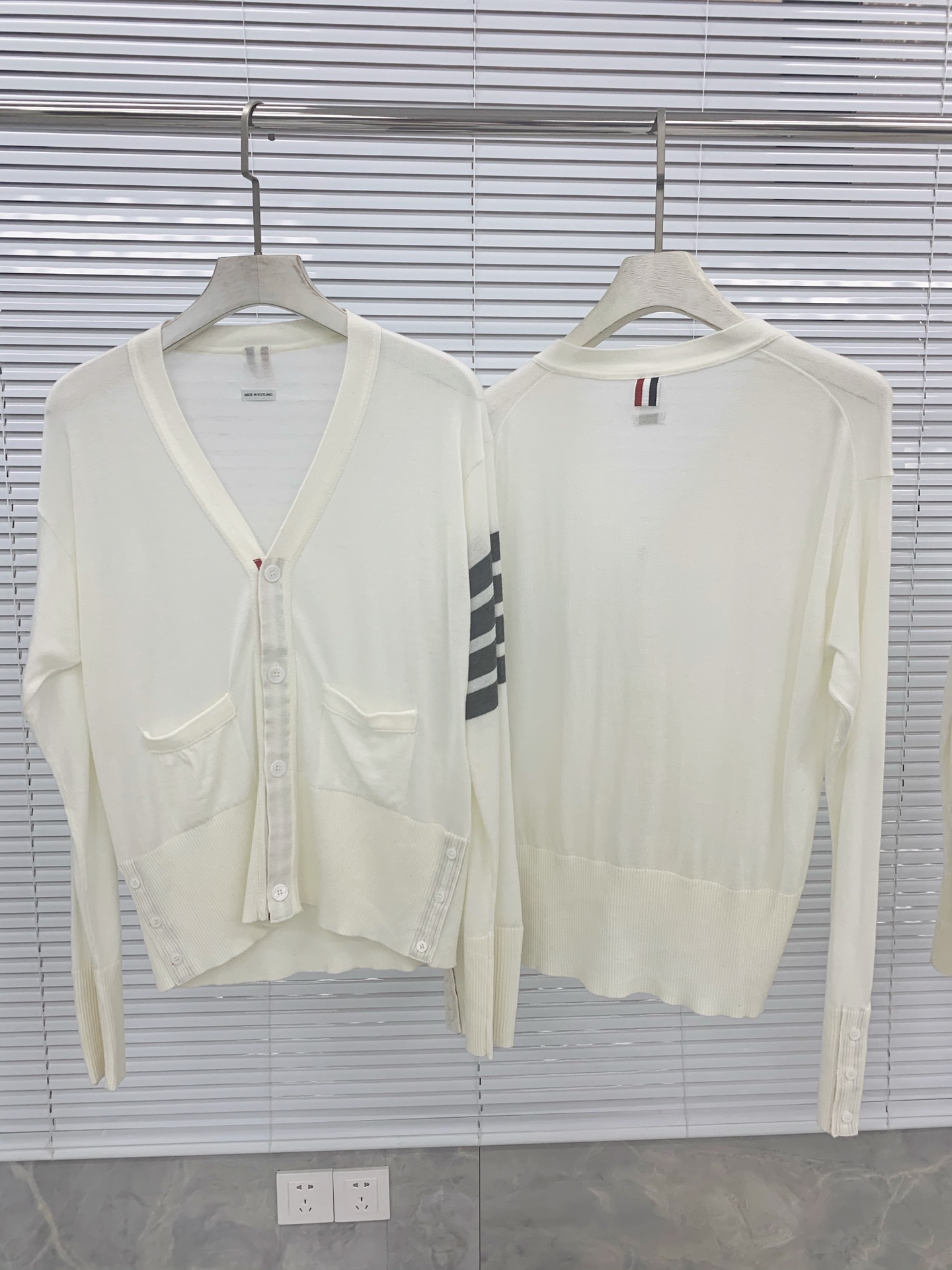 톰브라운 남성 가디건 126368 Thom Browne Cardigan 썸네일 이미지